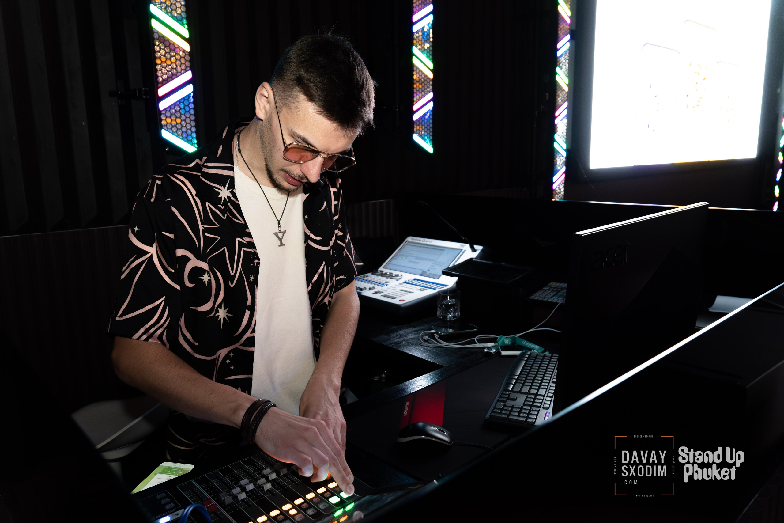 Standup Влада Лапина | Фоторепортаж | Афиша | DAVAYSXODIM.com PHUKET. АФИША|ФОТОРЕПОРТАЖИ|ИВЕНТЫ|ПХУКЕТ