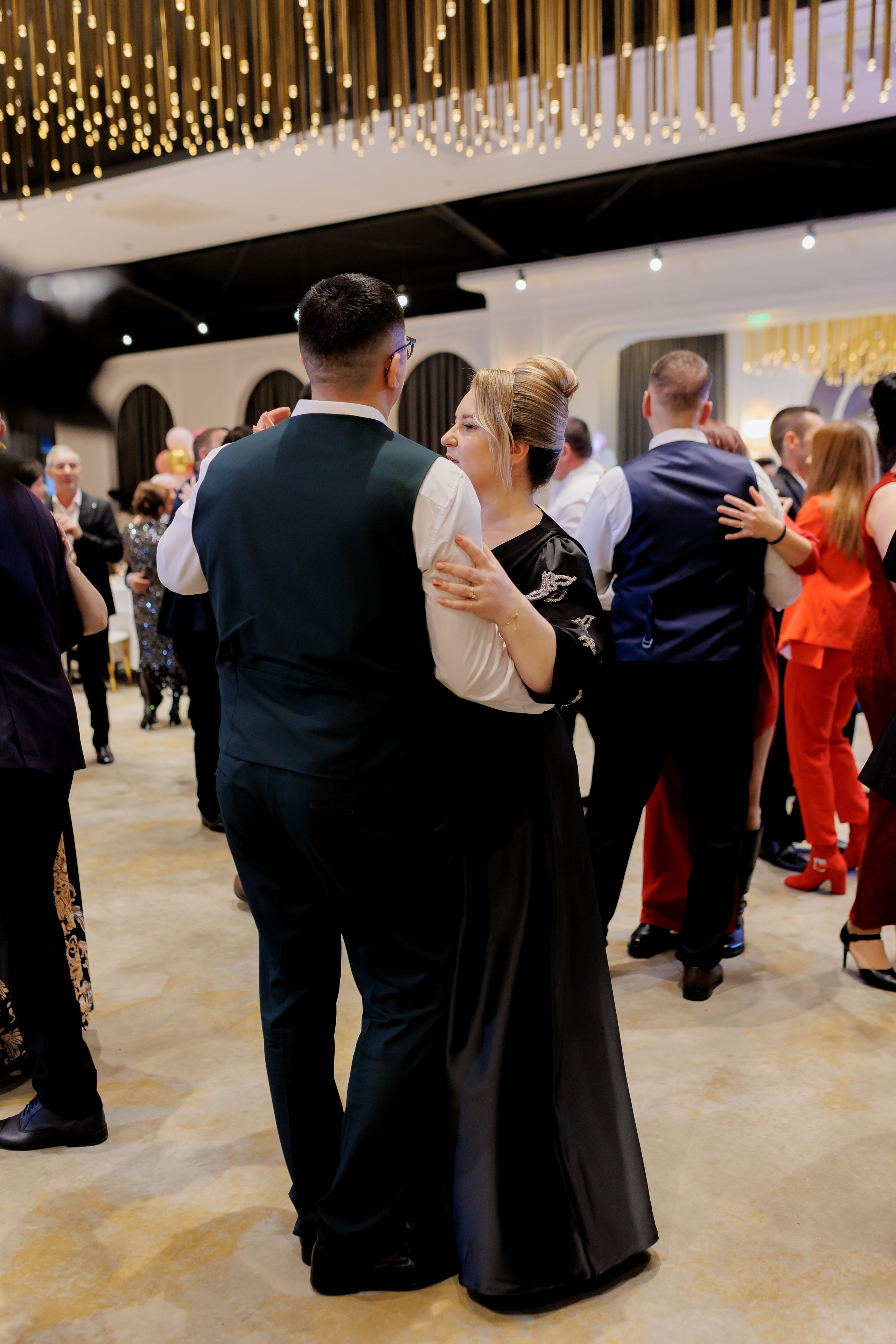 Povestea voastră, regizată de noi |Cristi Turculet Videograf Nuntă Suceava | wedding highlight. Servicii foto-video profesionale, pentru momente de neuitat