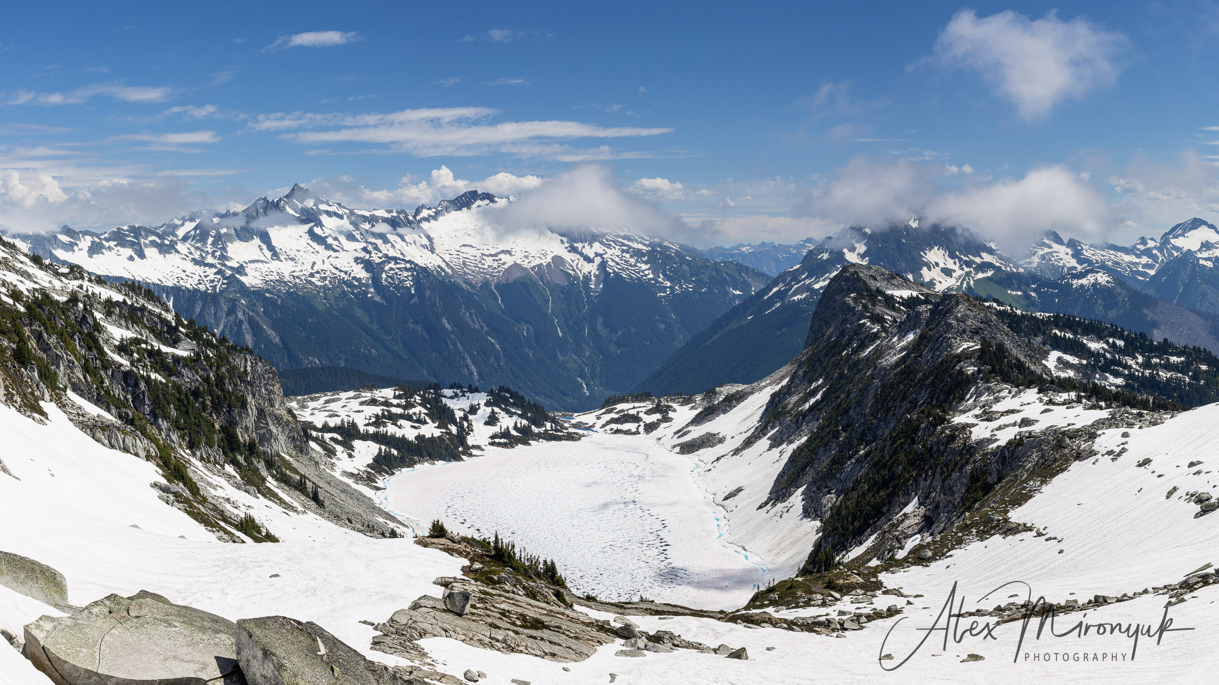 North Cascades Hiking Adventure Summer. Pet, Senior, Landscape, portrait studio, photographer in Miami and Sou