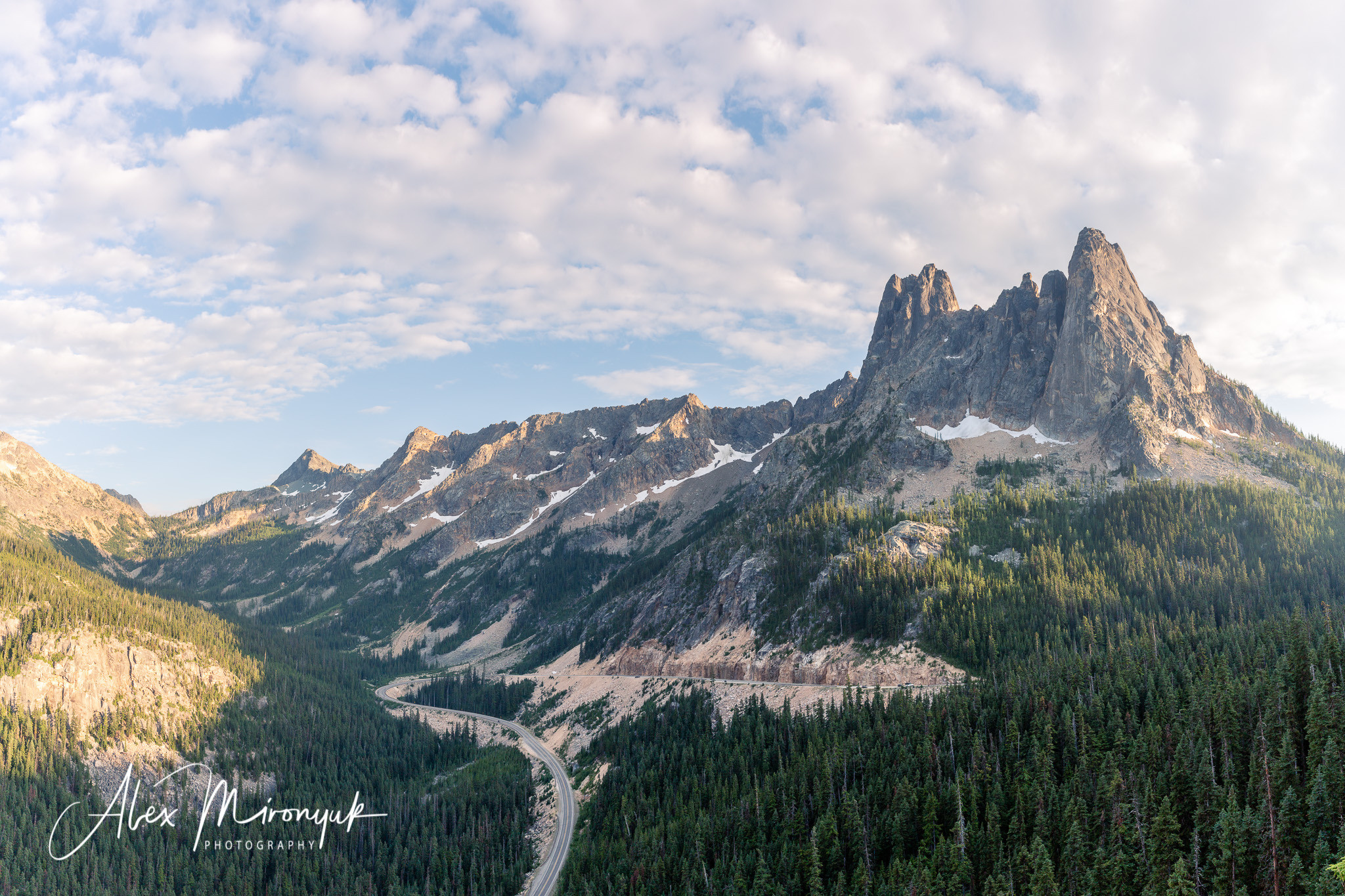 North Cascades Hiking Adventure Summer. Pet, Senior, Landscape, portrait studio, photographer in Miami and Sou