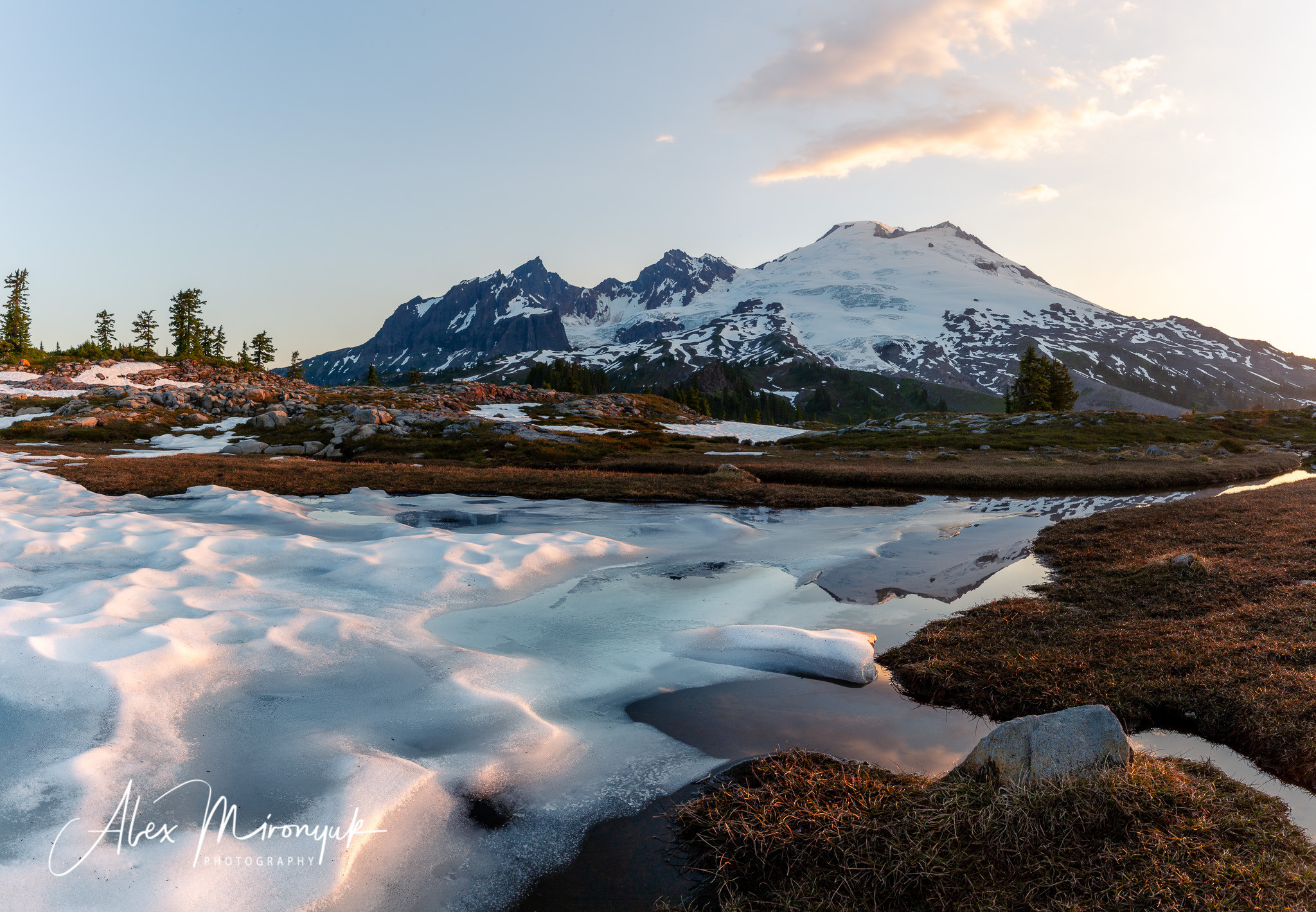 North Cascades Hiking Adventure Summer. Pet, Senior, Landscape, portrait studio, photographer in Miami and Sou