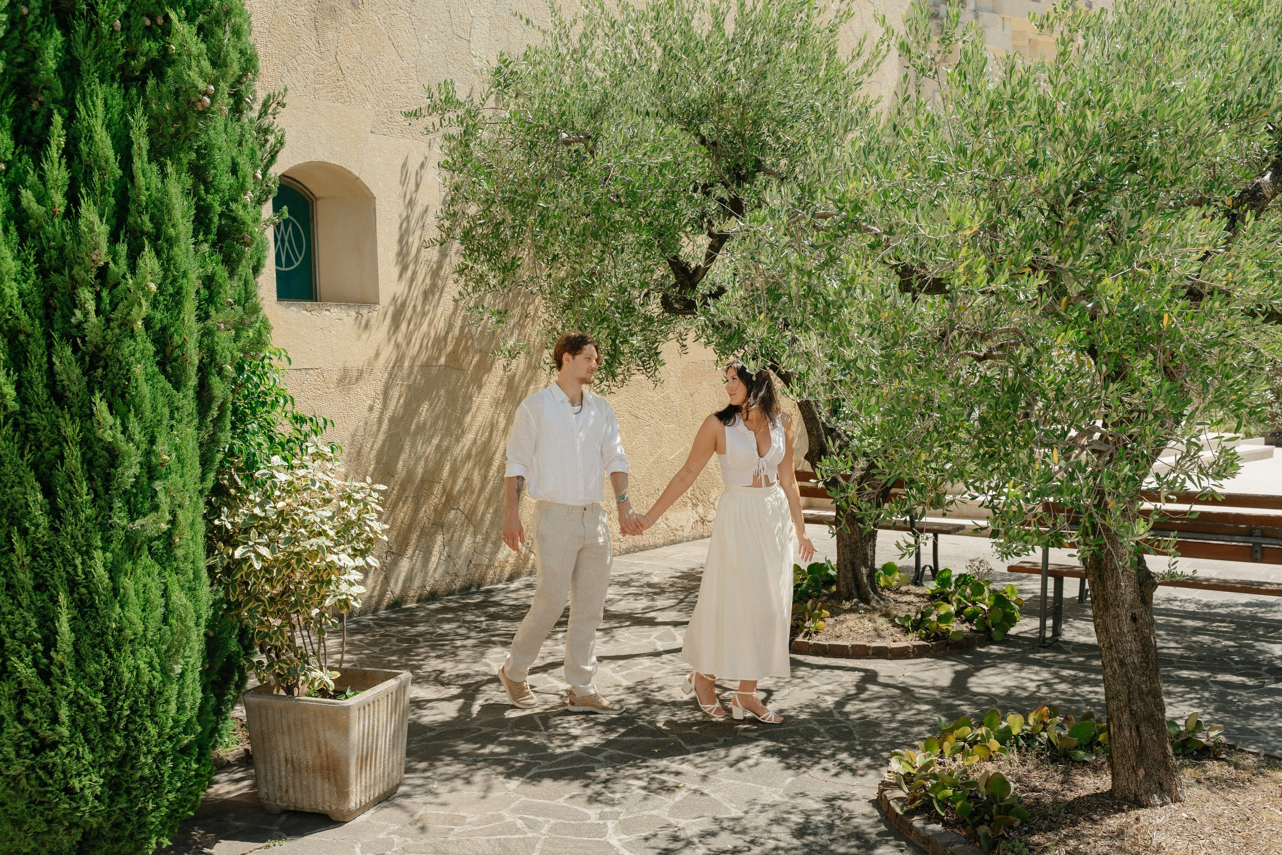 Elegant engagement photography in Verona with natural light and genuine emotions