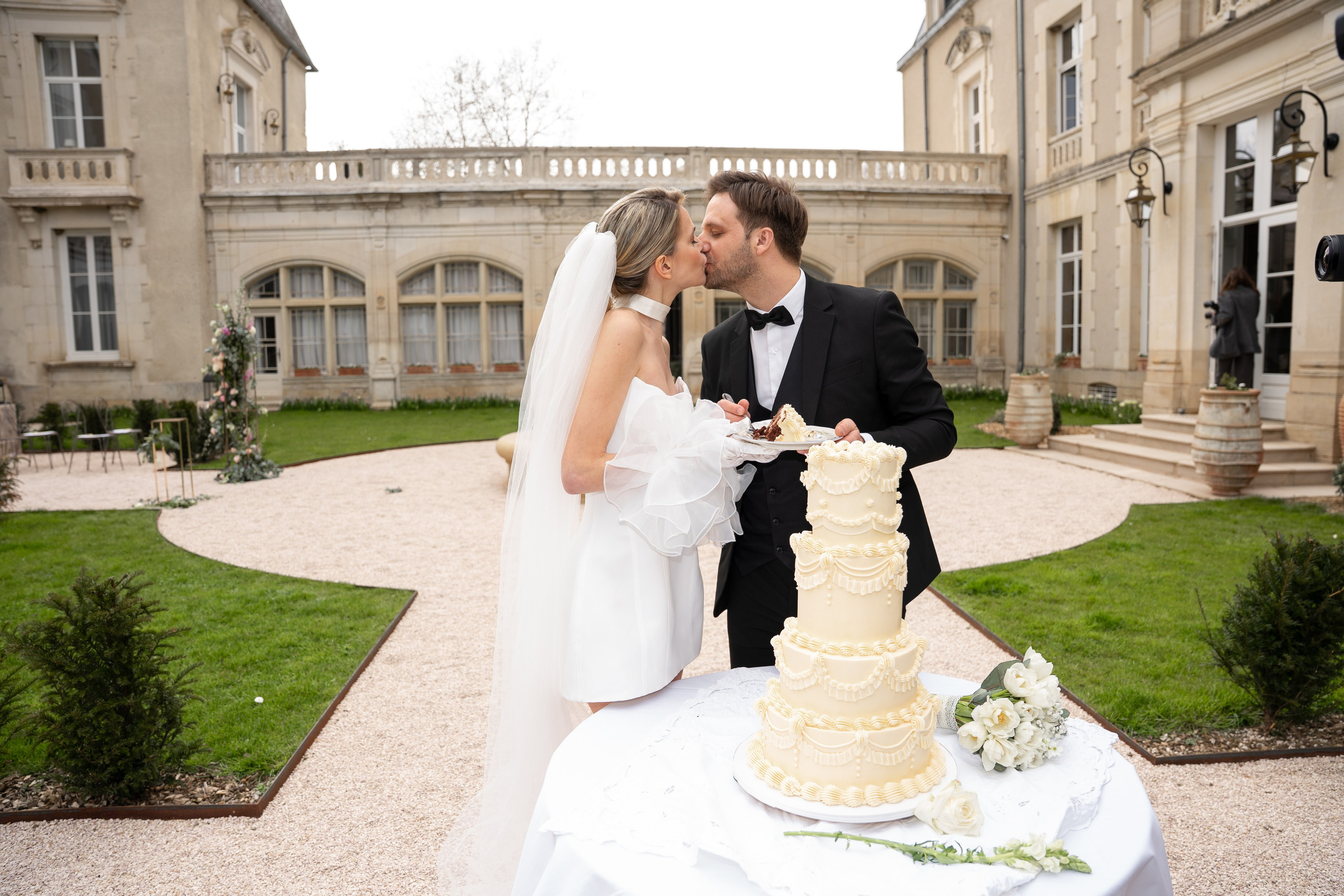 Chateau elopement inspiration. Wedding photographer in Paris Oksana Shum