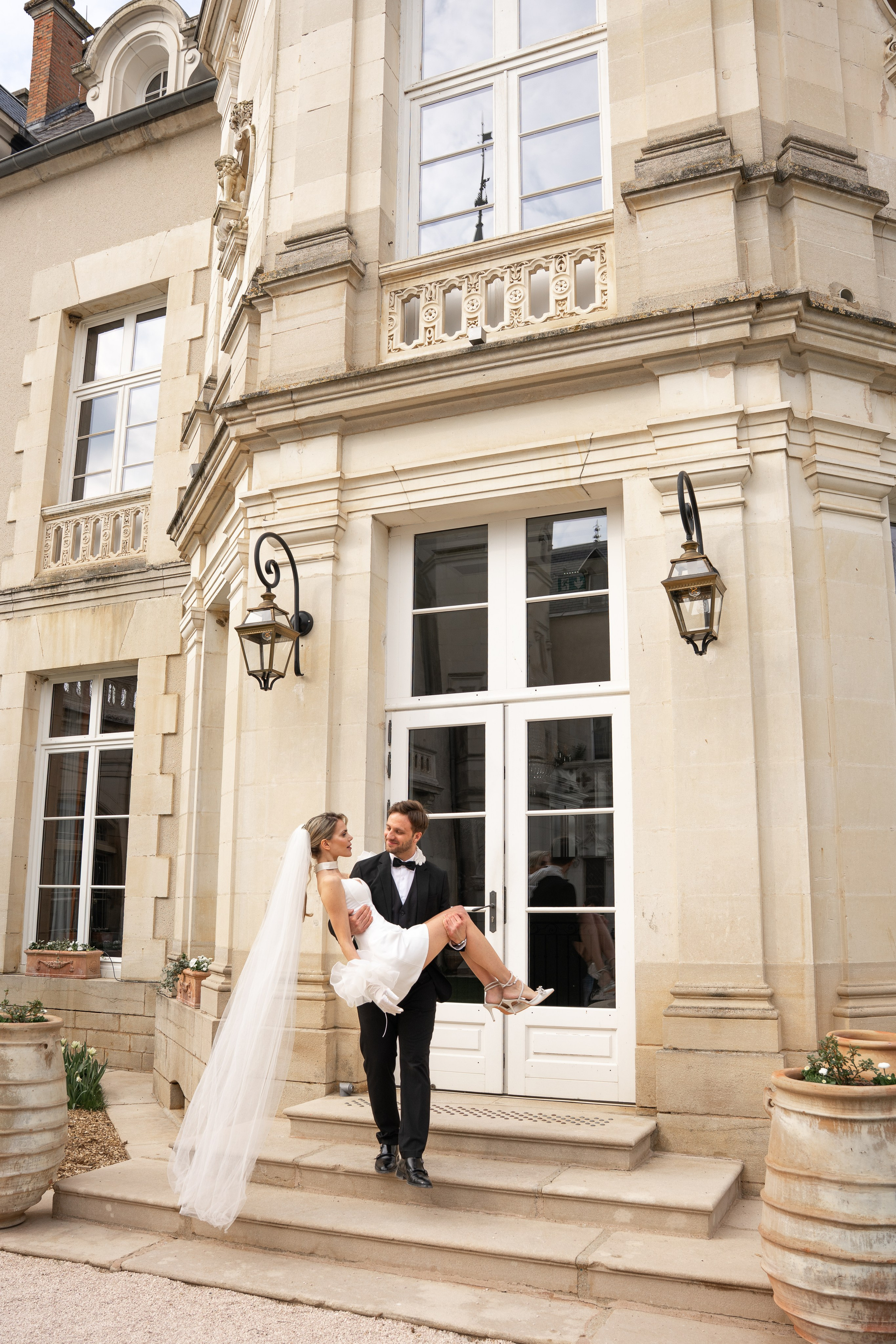 Chateau elopement inspiration. Wedding photographer in Paris Oksana Shum