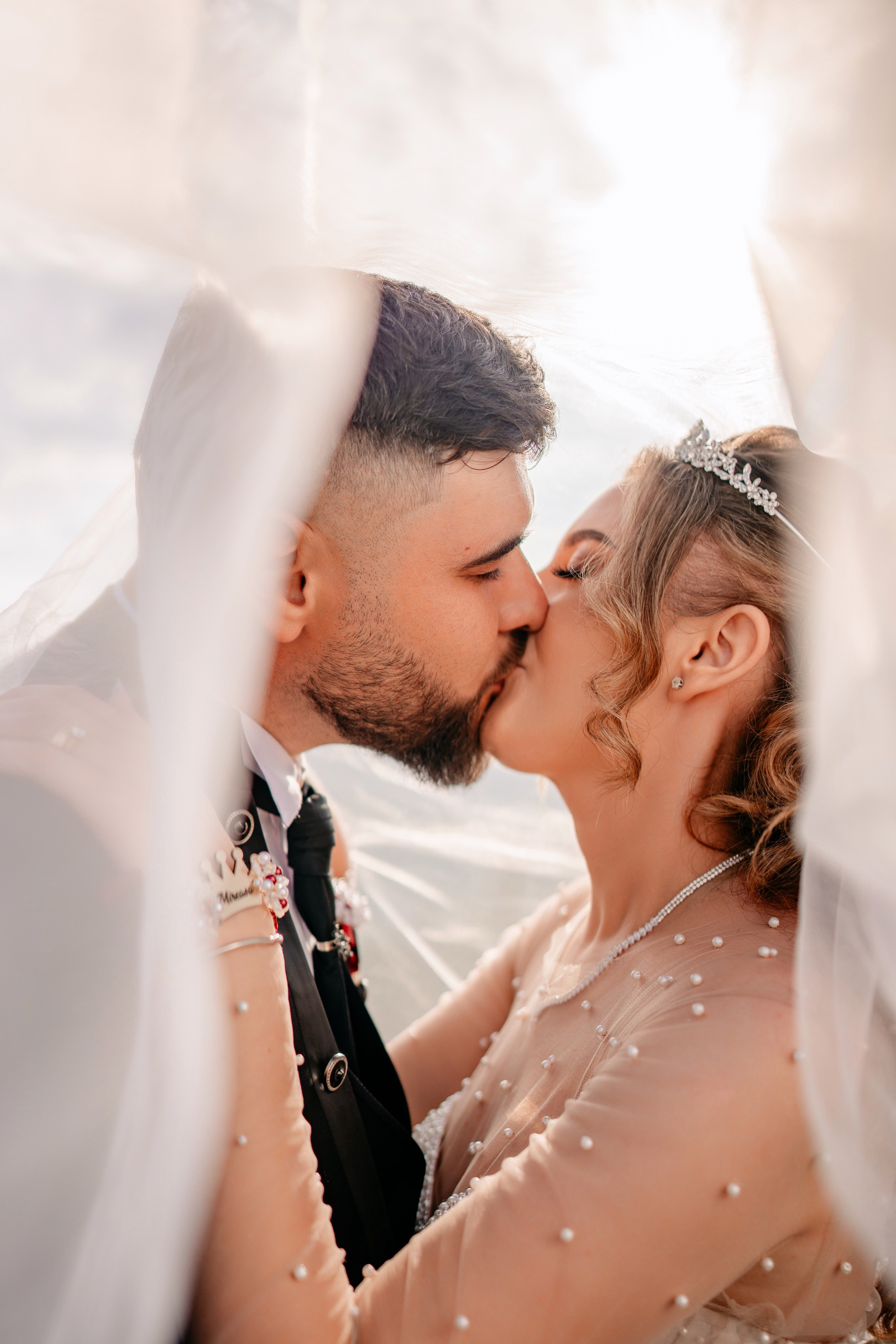 Andreea & Valentin. Raw Studio. Fotograful tau de nunta!