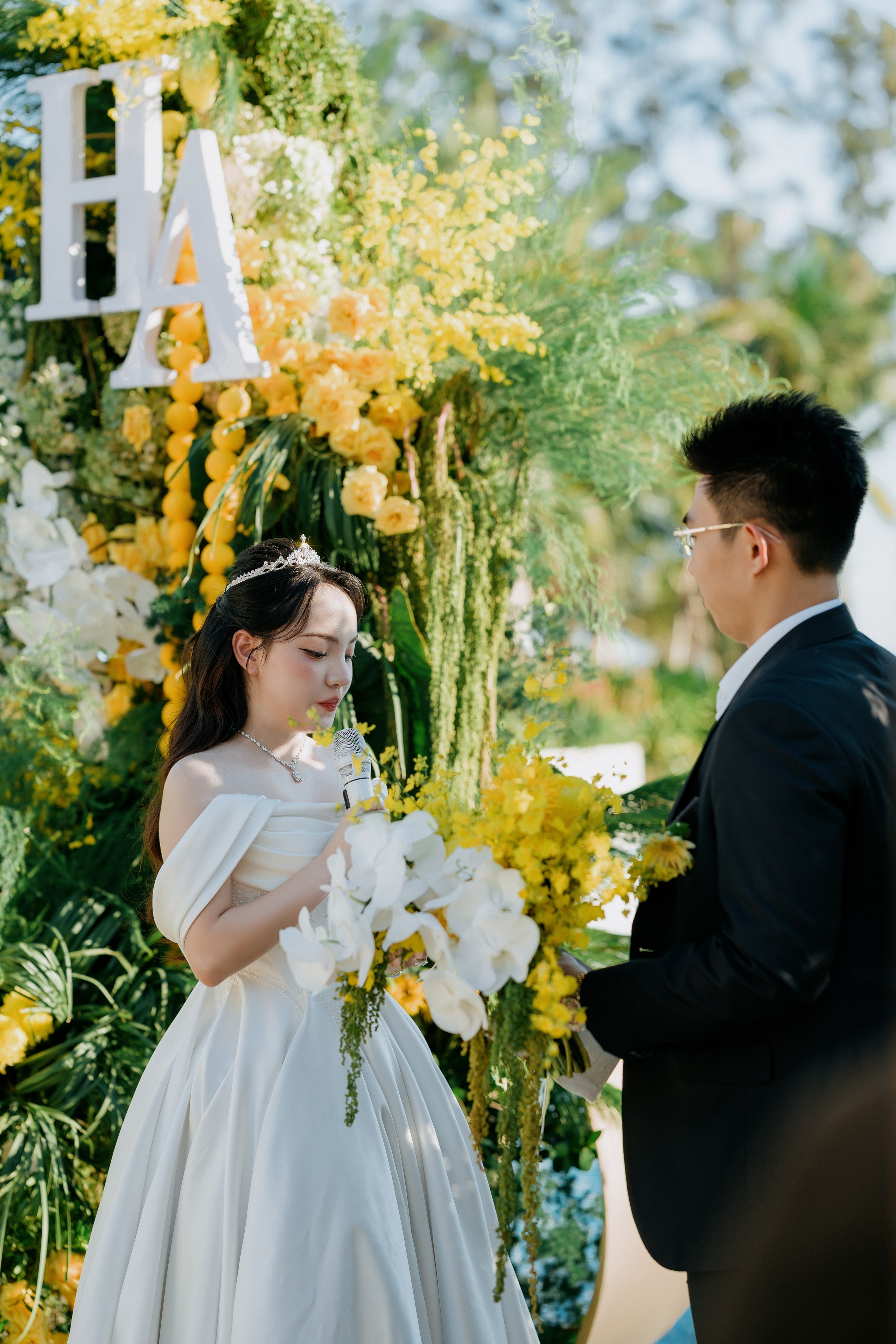 DUC HOANG & HUONG ANH / The Vows. Saigon Wedding Present | Art Beyond Moments
