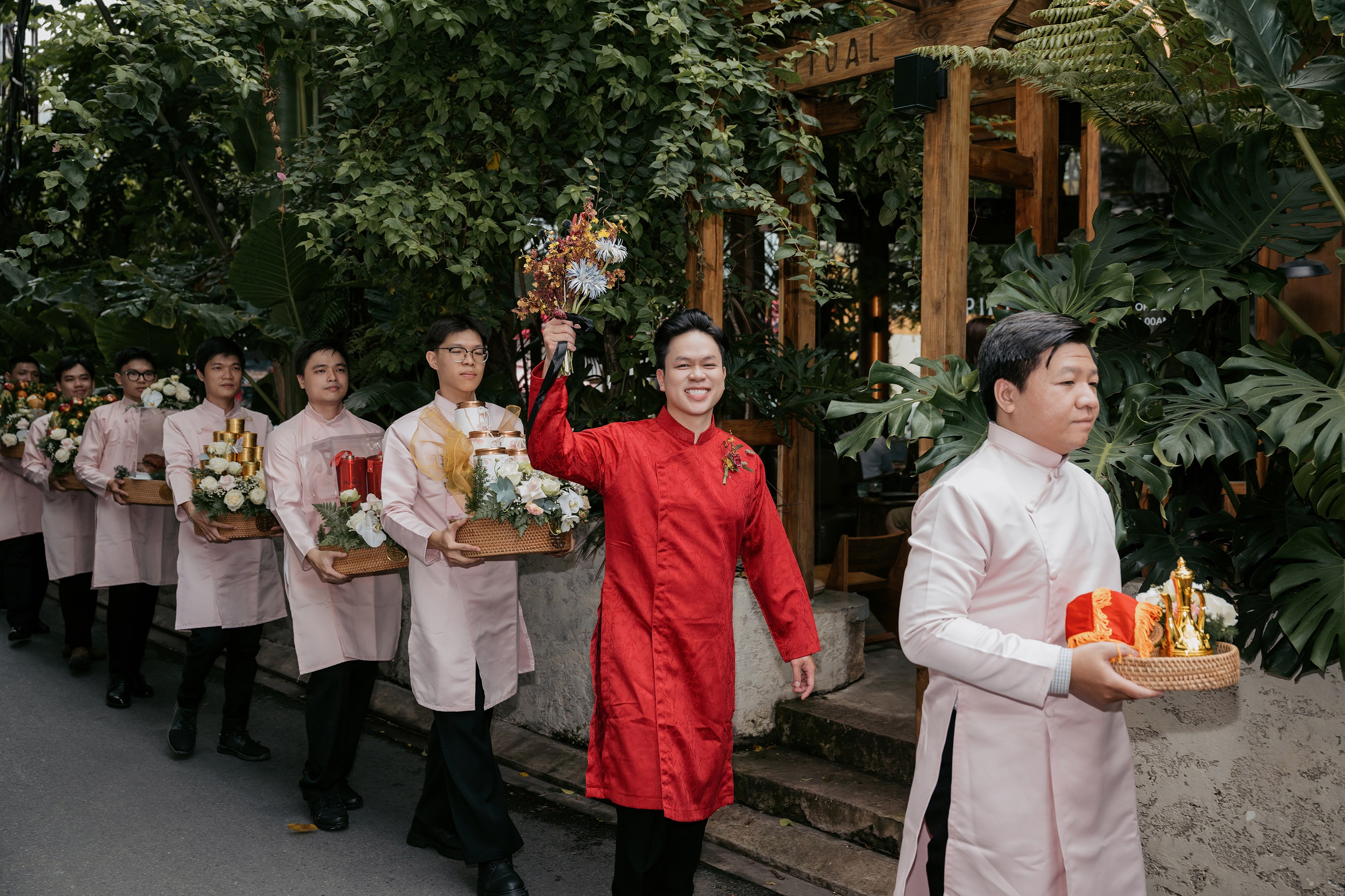 YEN LINH & HOANG QUY / Wedding Ceremony. Nhiếp ảnh gia đám cưới hàng đầu tại Thành Phố Hồ Chí Minh