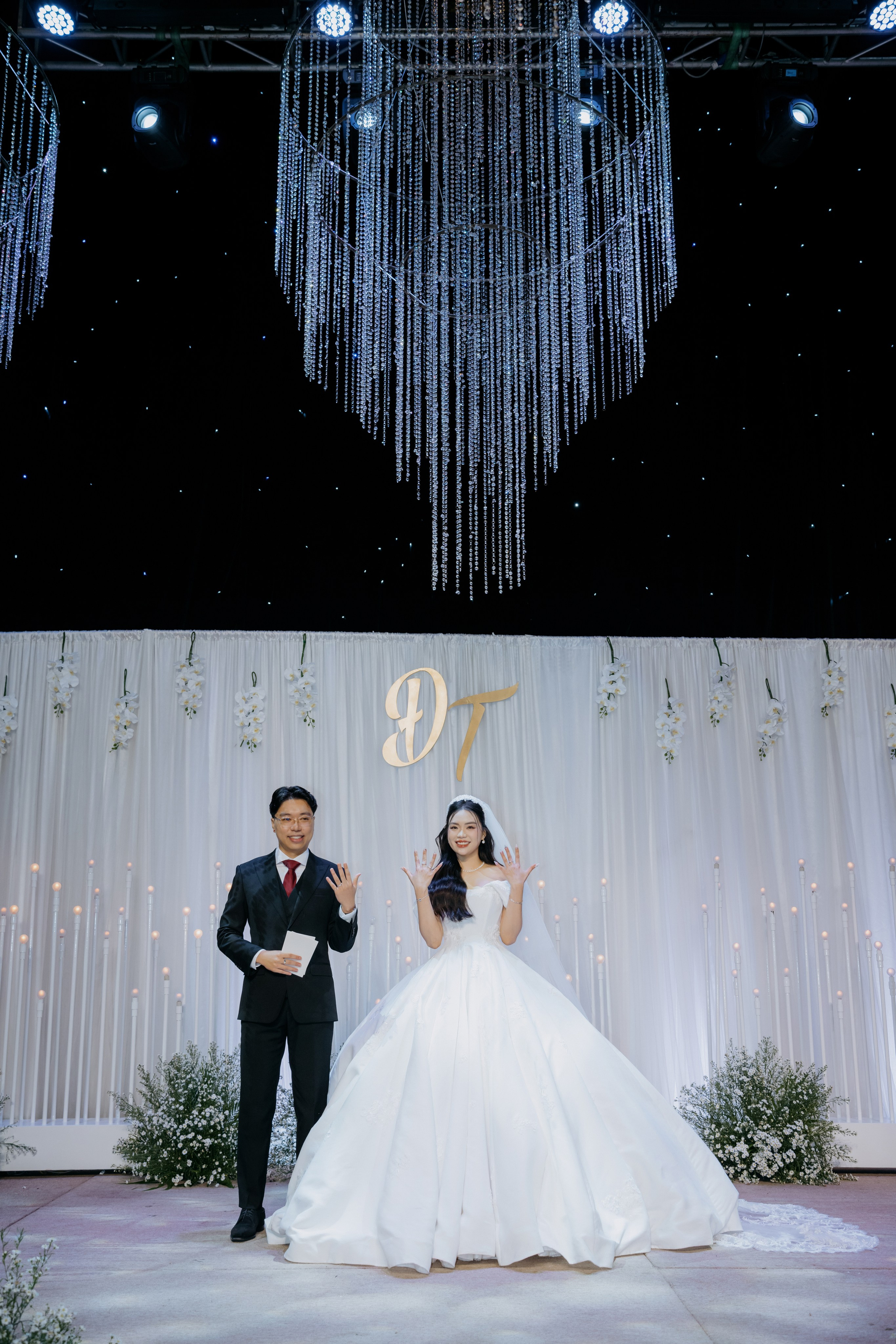 DAT & TU / Wedding Party. Saigon Wedding Present | Art Beyond Moments