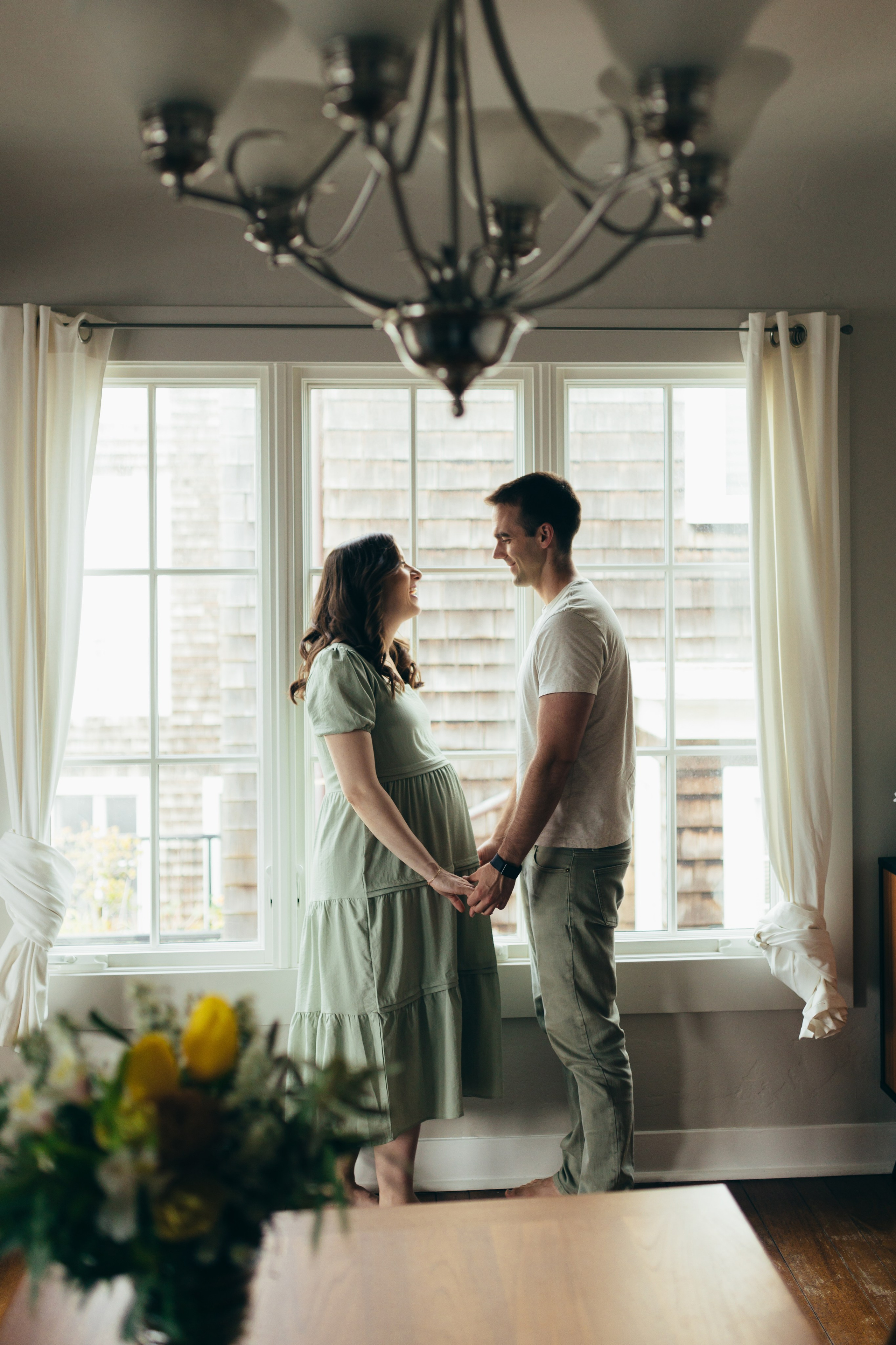 Cozy Home Maternity Photo session. Maternity, newborn photographer in the Bay Area|Iryna Rakivnenko