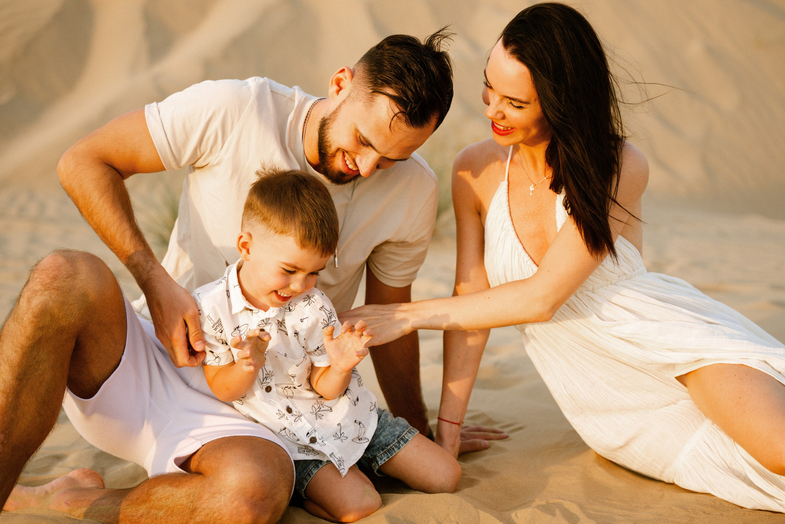 Desert play and fun. Angela Iakovleva — Family Photographer in Dubai