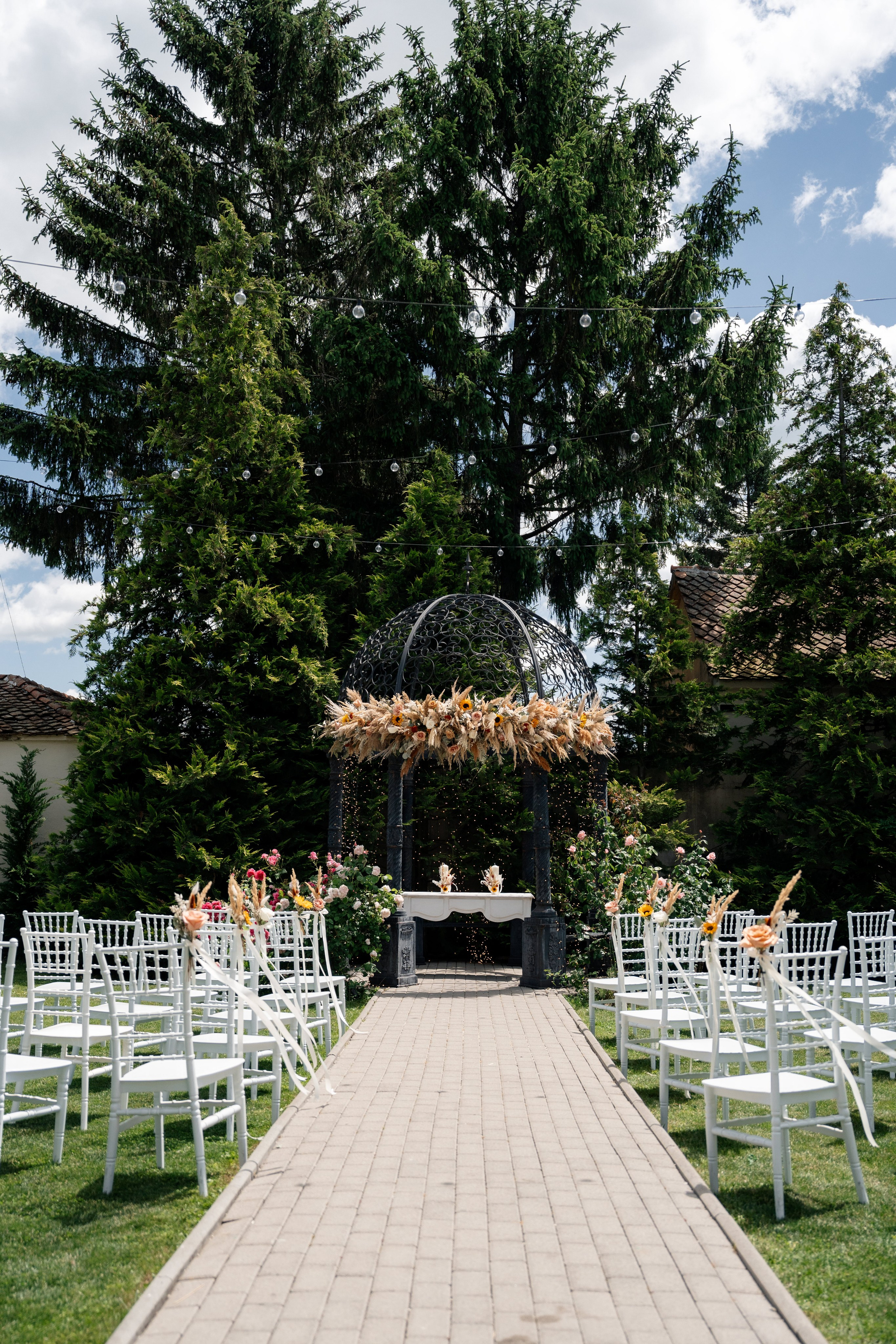 Octavia & Theo. Destination Wedding Photographer Alex Pasarelu