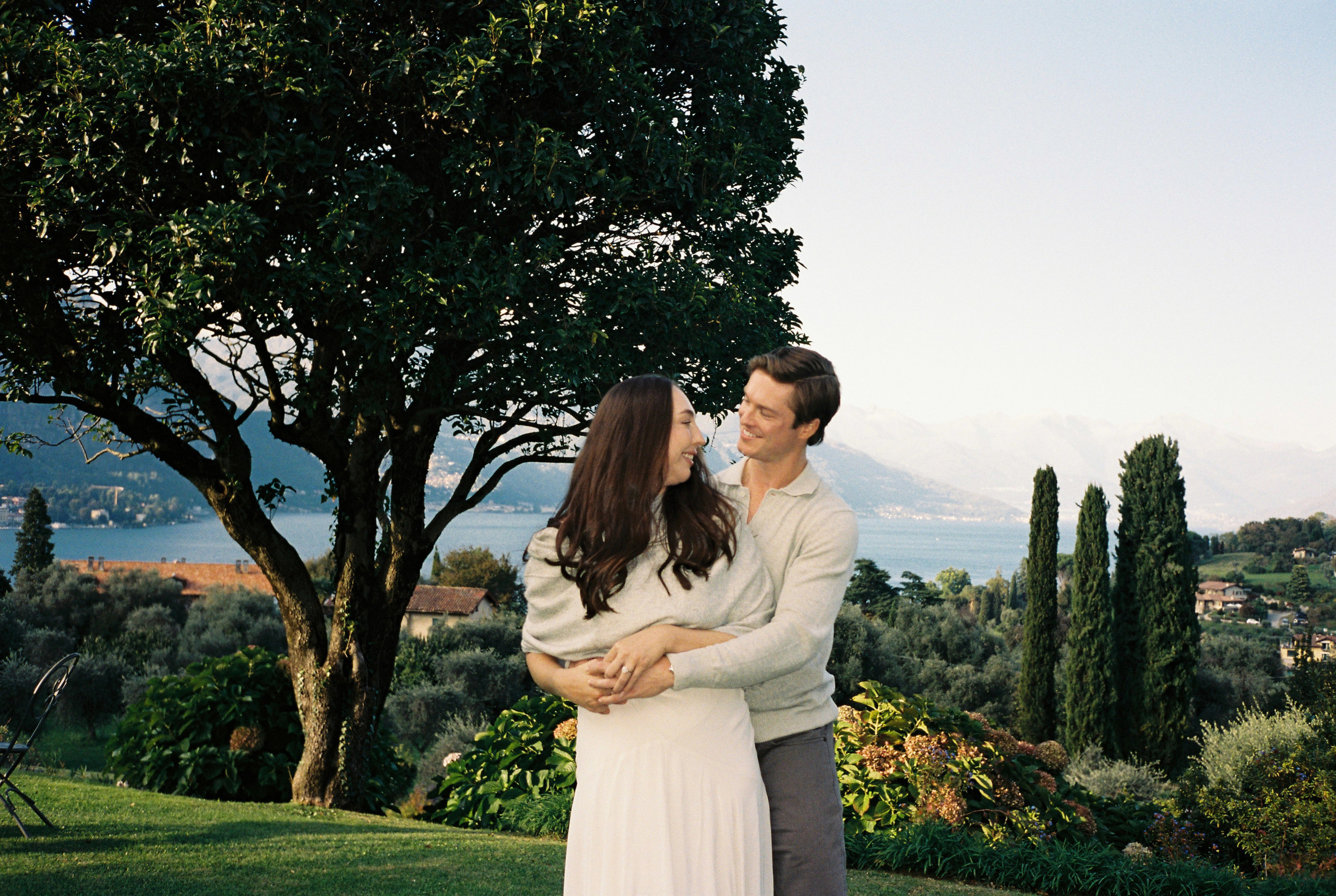 Pre-wedding photoshoot in Bellagio. Wedding photographer in Italy