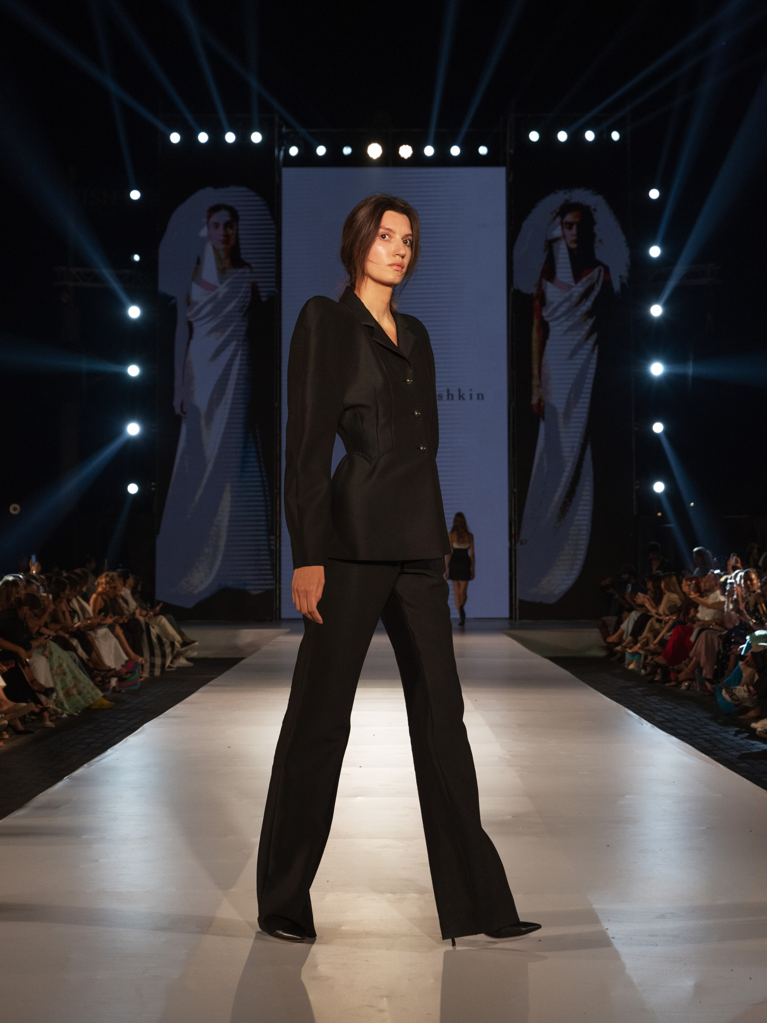 Valentin Yudashkin x AFW 2026. Фотограф Баку Тбилиси