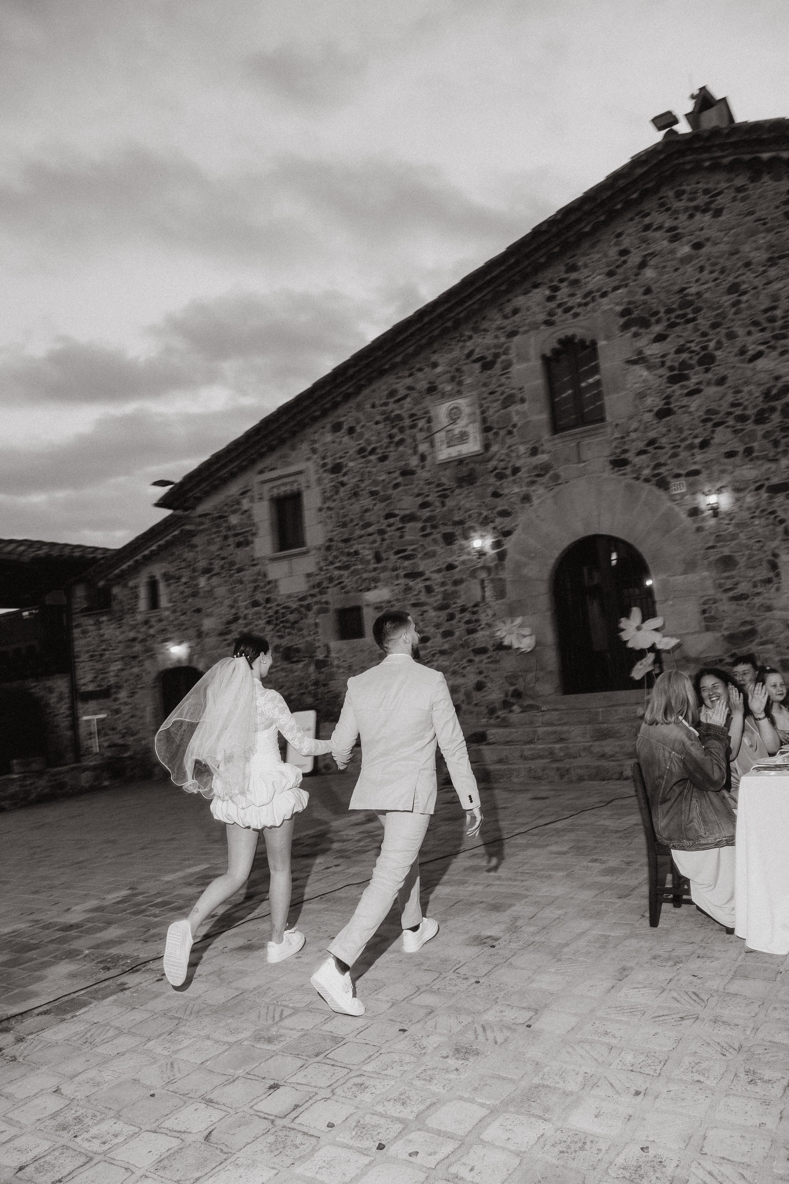 Dana & Alex. Rural Can Jaques. Paola wedding photographer / videographer in Barcelona