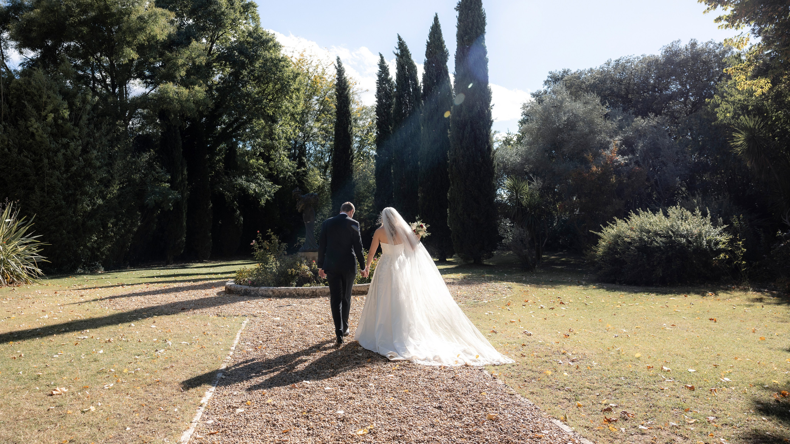 Destination Wedding Photographer France | USA, UK & Ireland Couples. Eugénie Smirnova — Wedding & Elopement Photographer in Southwest France