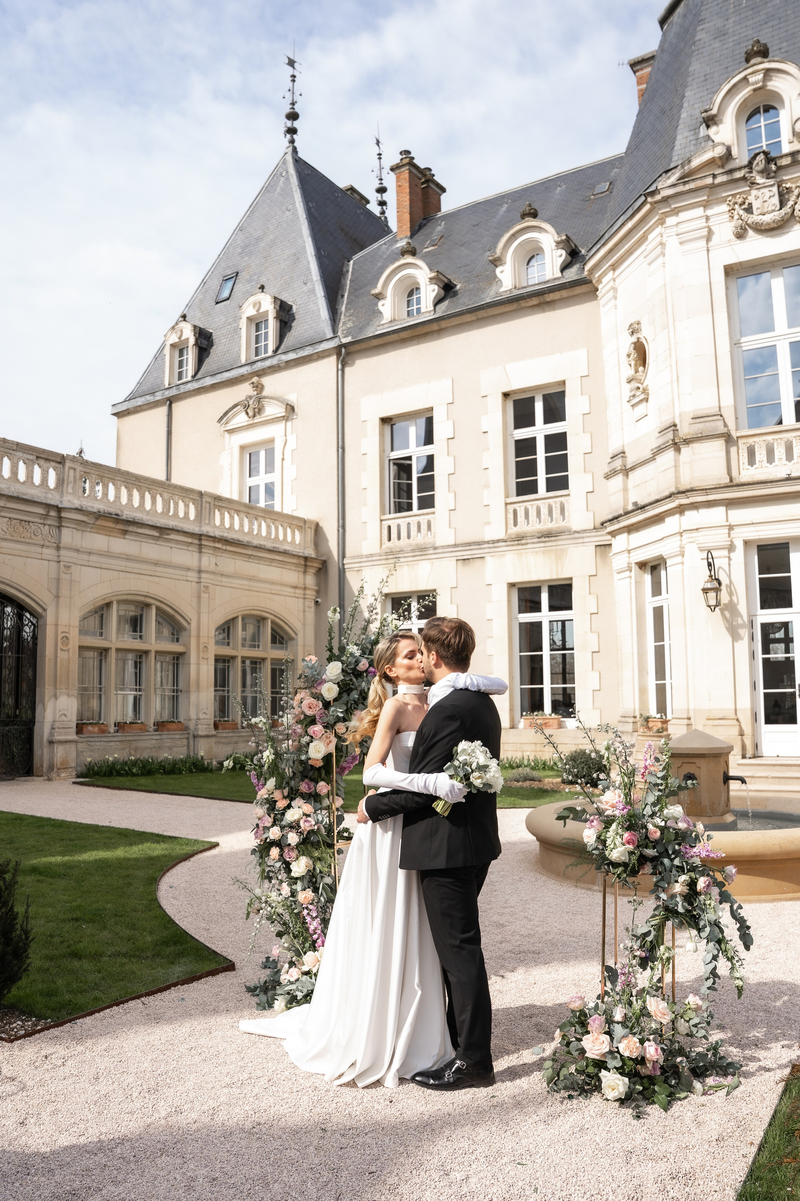 Chateau elopement inspiration. Wedding photographer in Paris Oksana Shum