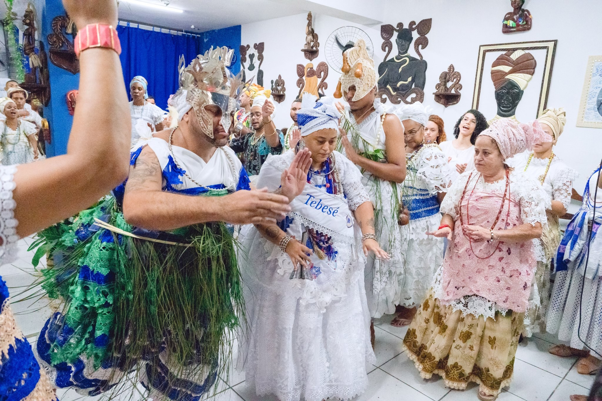 Saída Ìyá Tebeṣé Fernanda e Àjọ̀dún Ògún. Aladá Produções