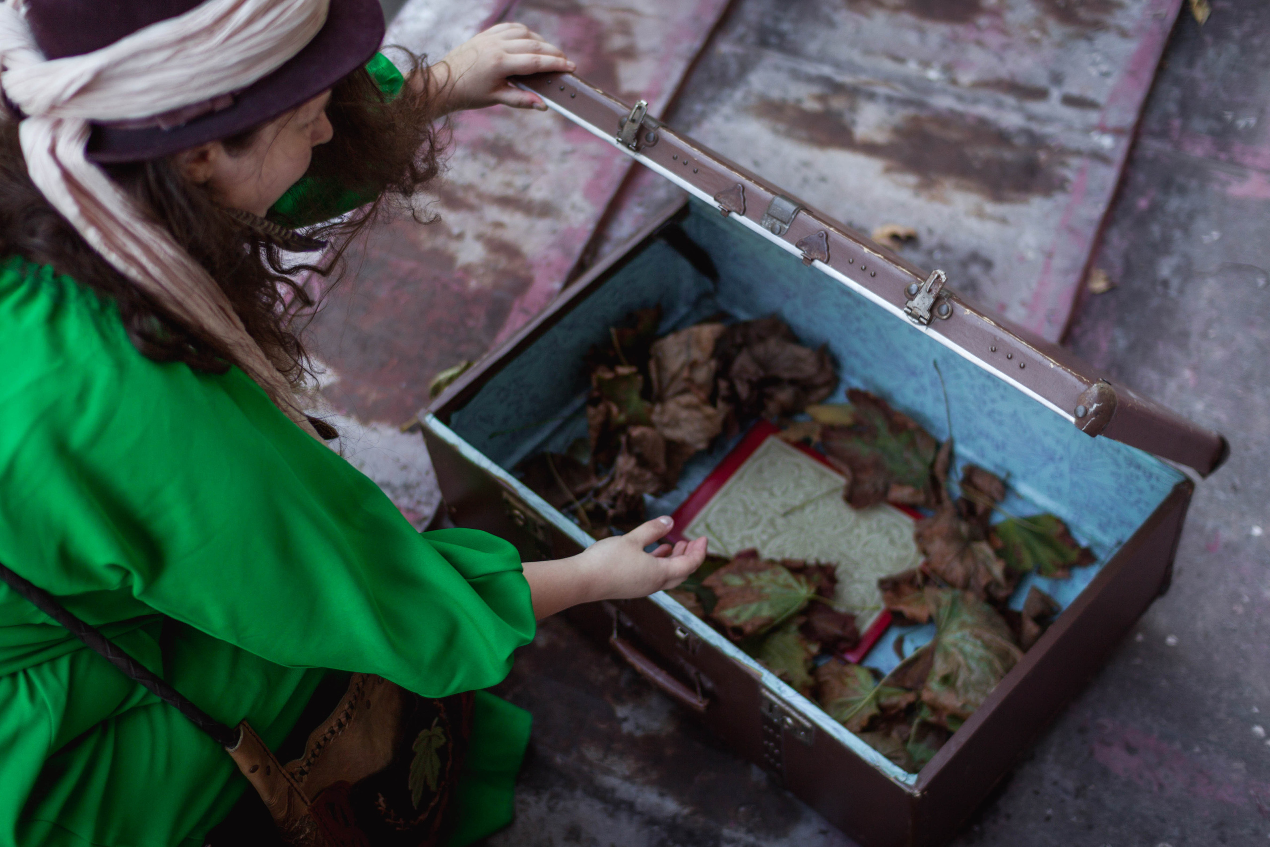 Olya Aprelskaya | The Suitcase. Sasha Amelie — Lifestyle Photographer NYC