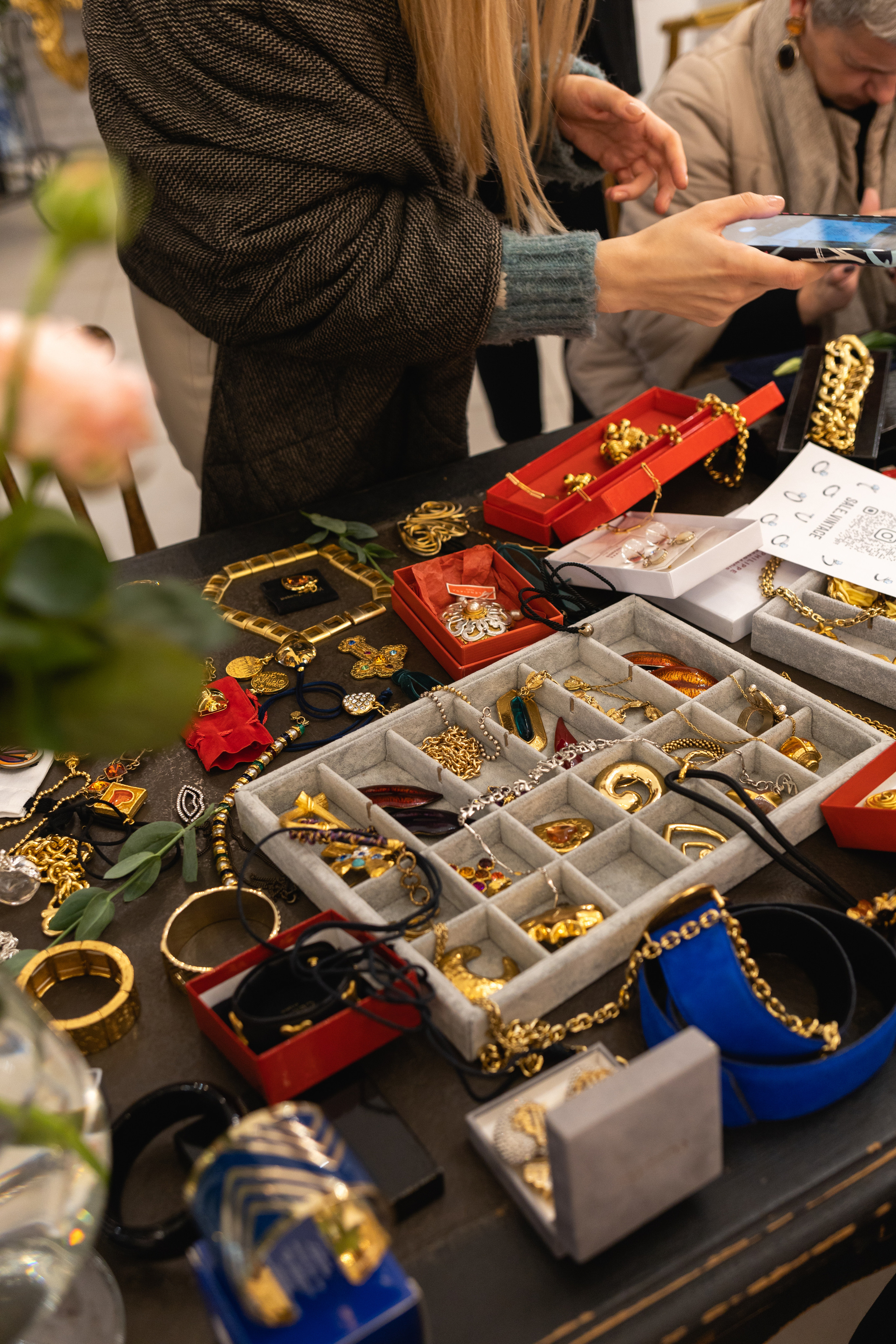 Brocante in Antique Gallery. Sasha Amelie — Lifestyle Photographer NYC