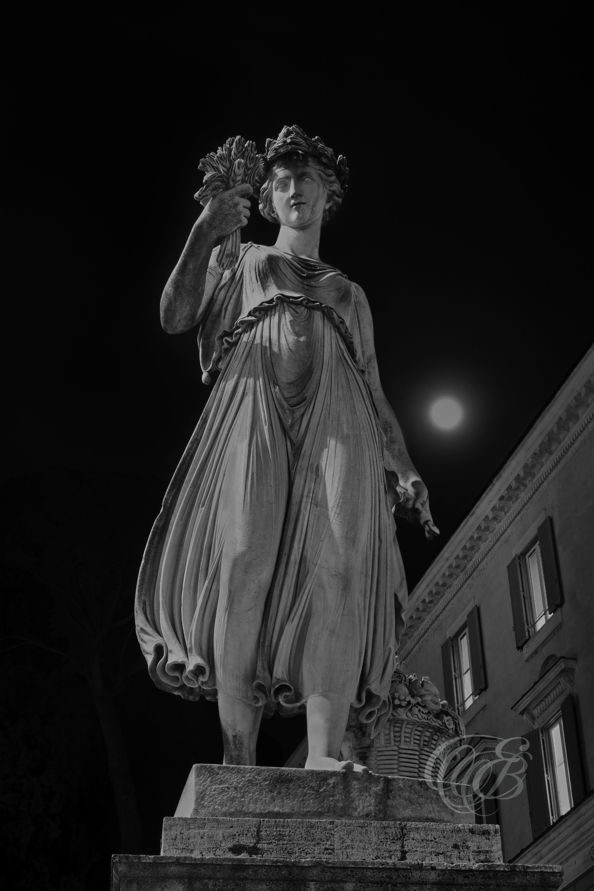 Rome, Italy — Piazza del Popolo Roma Flora Statue — Eduardo Bartoli Photography — Black and white photograph of the Roma Flora statue in Piazza del Popolo, allegorical sculpture within the historic square redesigned by Giuseppe Valadier in Rome, Italy — Eduardo Bartoli Photography.