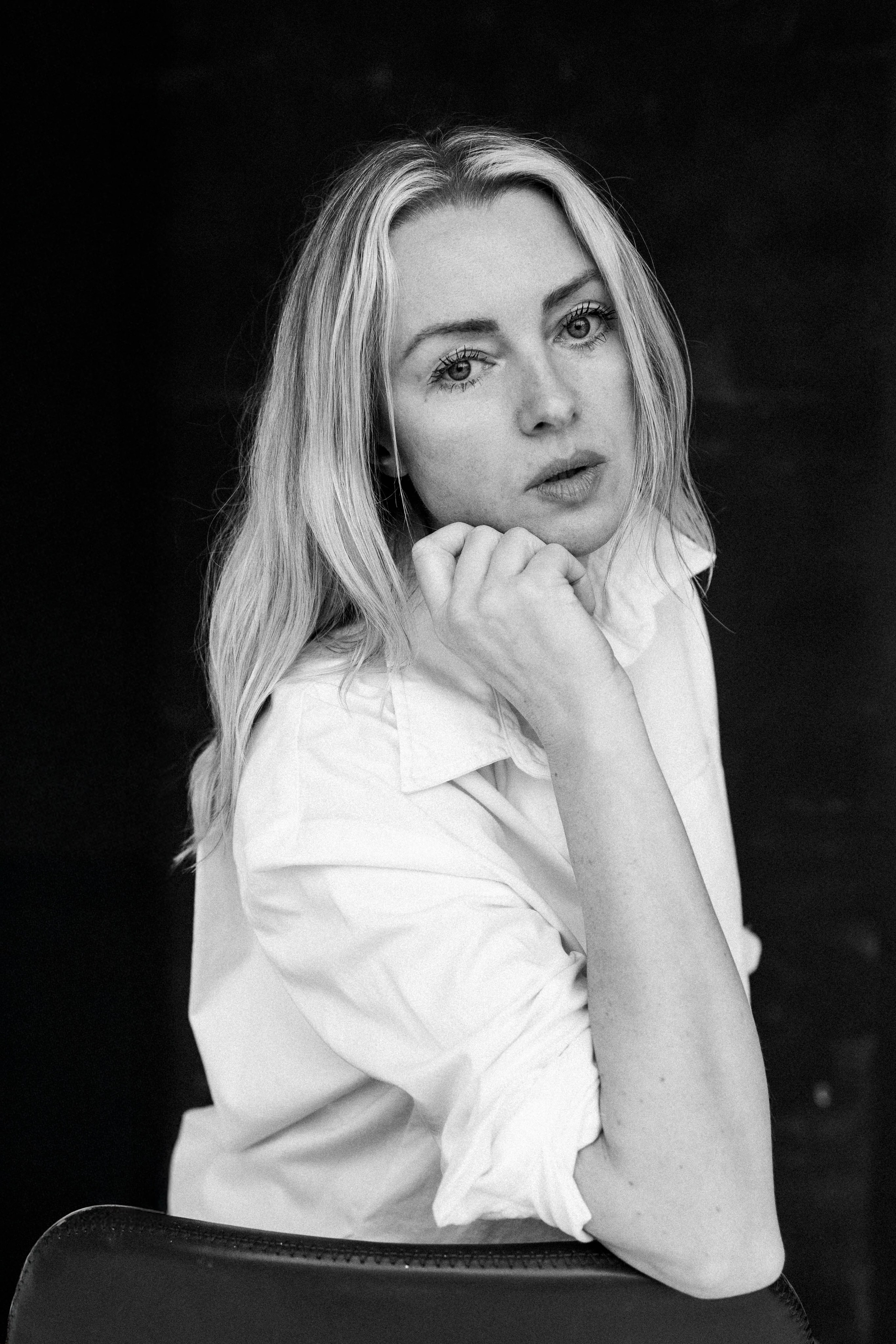 A. Rawnoir- Portrait photography by Daria Paliy.Timeless black&white portraits of women in NYC area