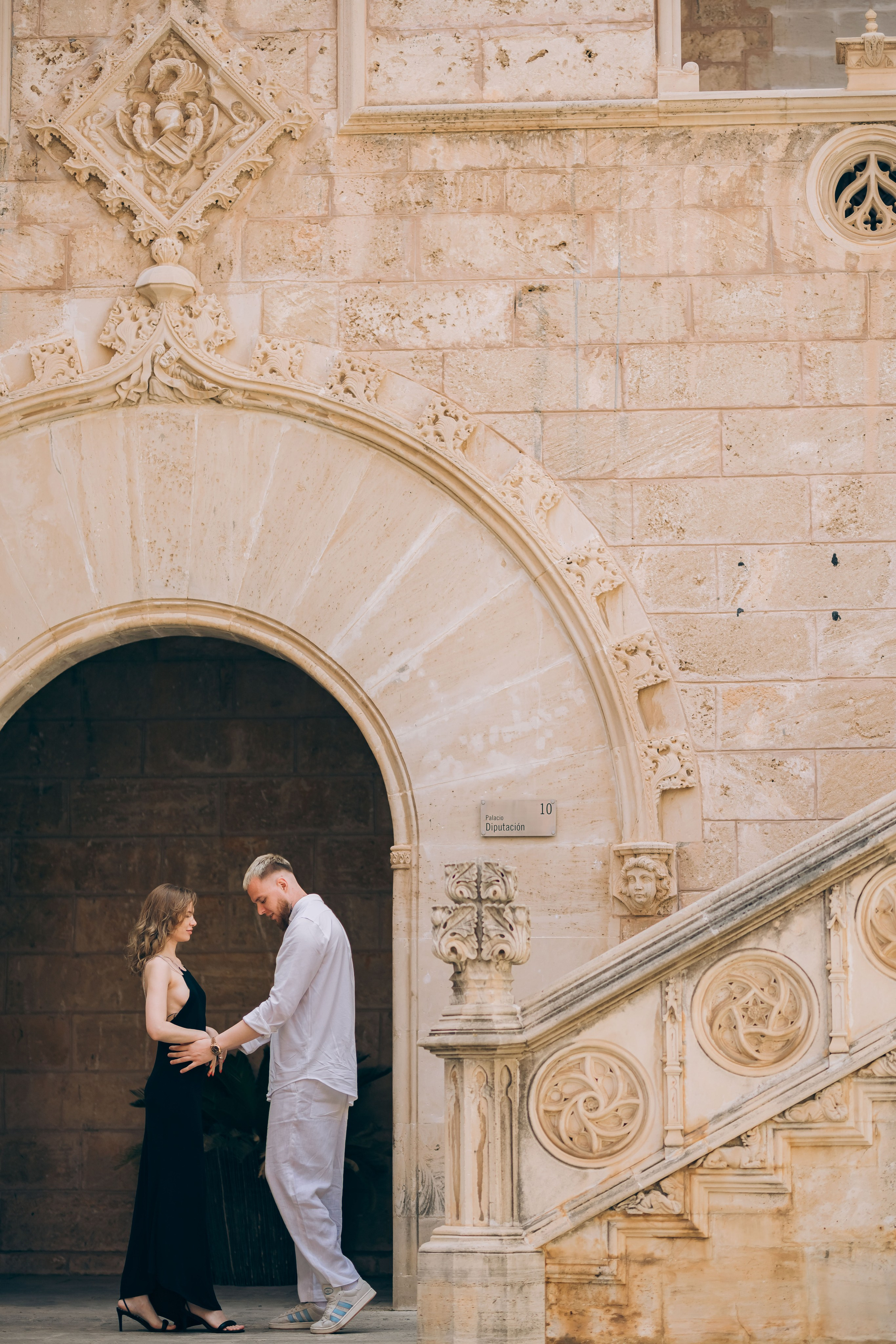 Romantic Couple Session — Mallorca Old Town. Фотограф у Пальма де Майорка