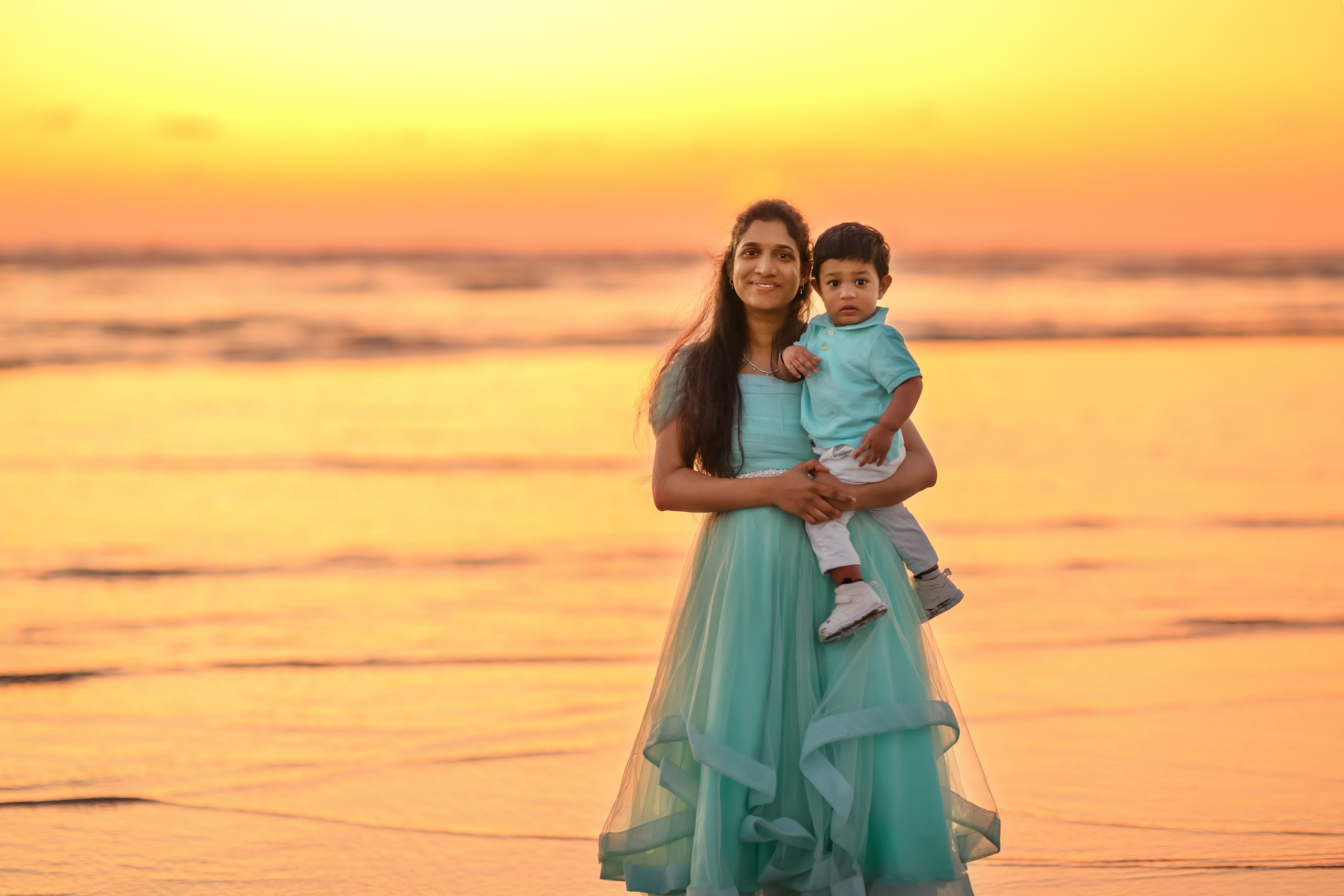 Jigeesha’s family. Wedding & family photography in Seattle area. Helen Michelle photographer