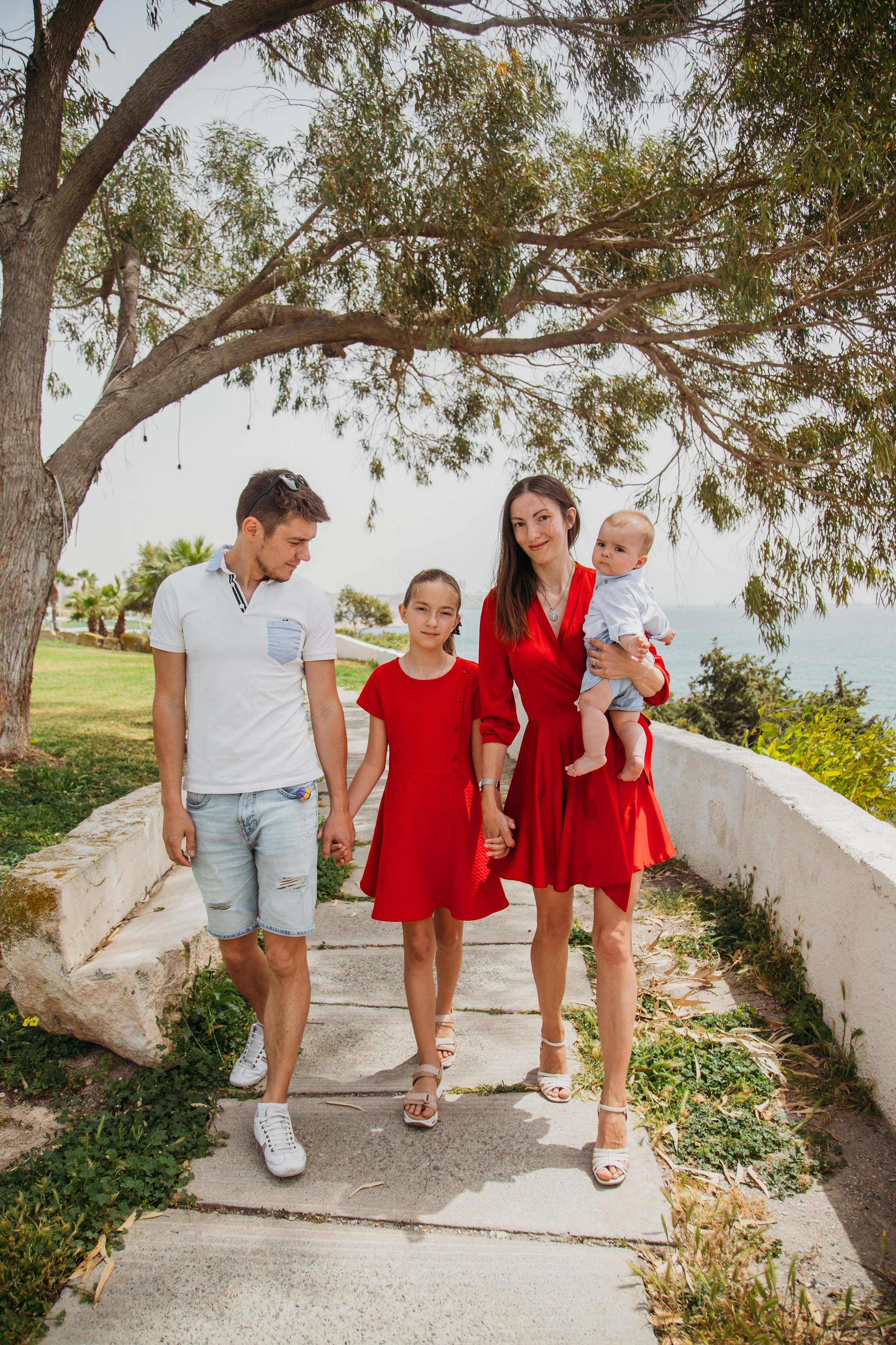 Sasha Vika Lena Roma. Photographer in Barcelona capturing unique stories | Kate Chumak