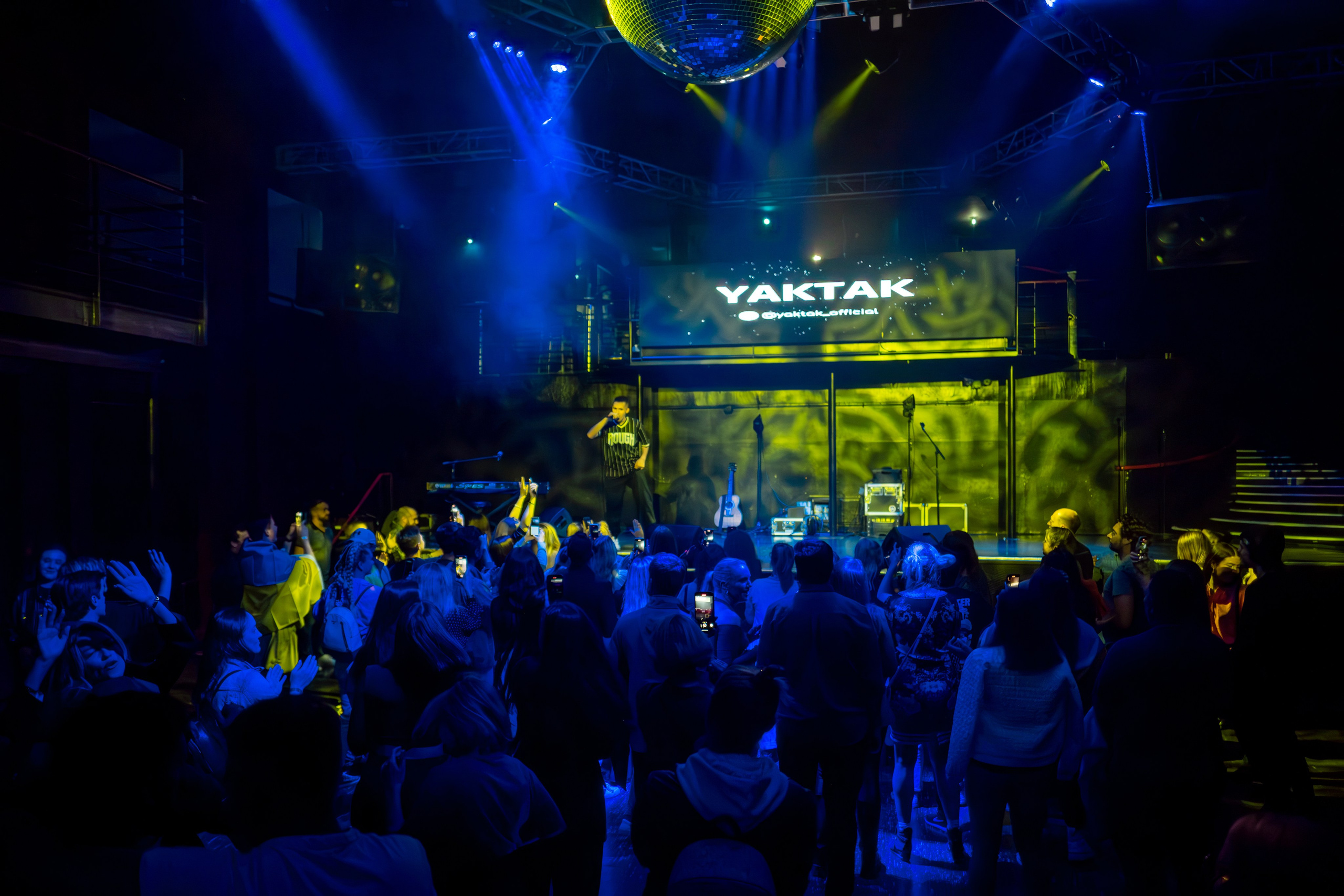 SHUMEI_YAKTAK_QUESTPISTOLS / 2023. Reportage concert portrait photography in the San Francisco Bay Area