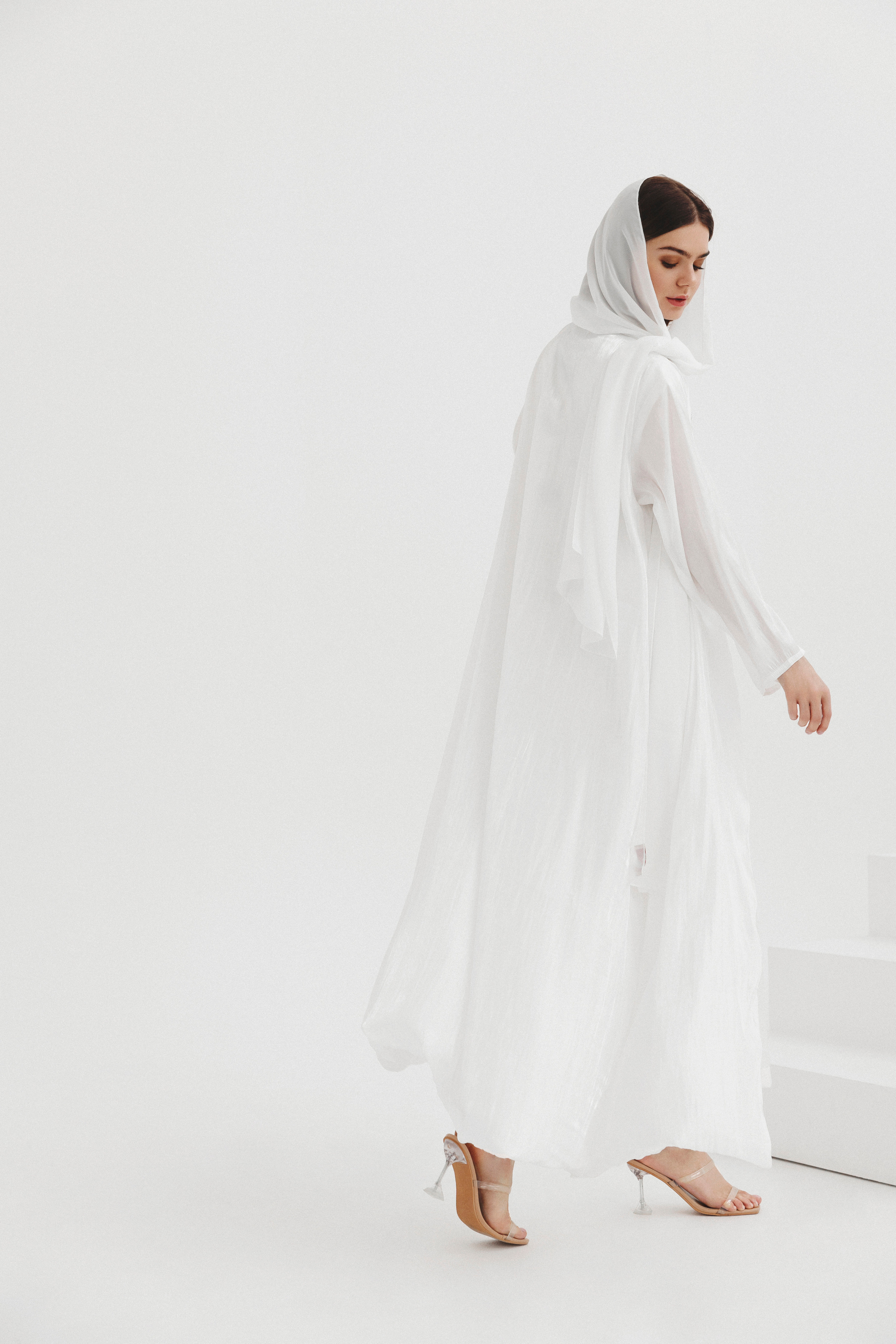 Abaya. Female Photographer in Dubai