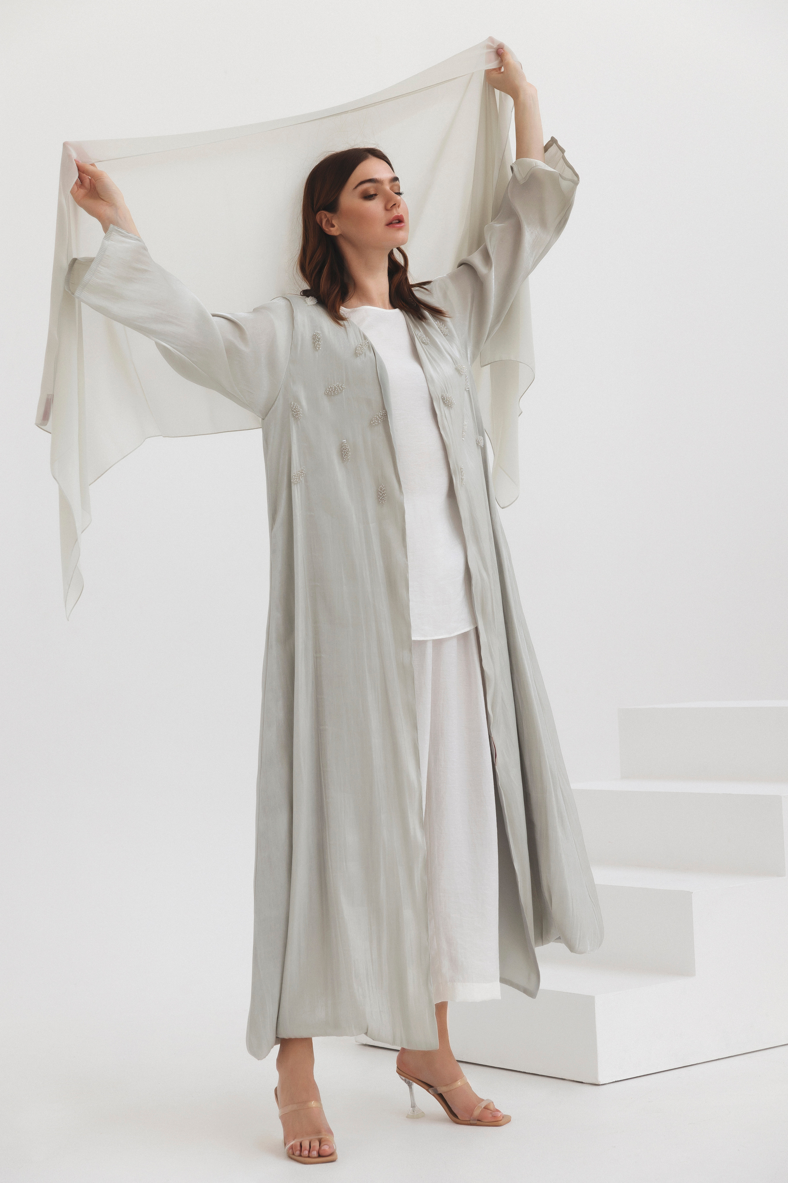 Abaya. Female Photographer in Dubai