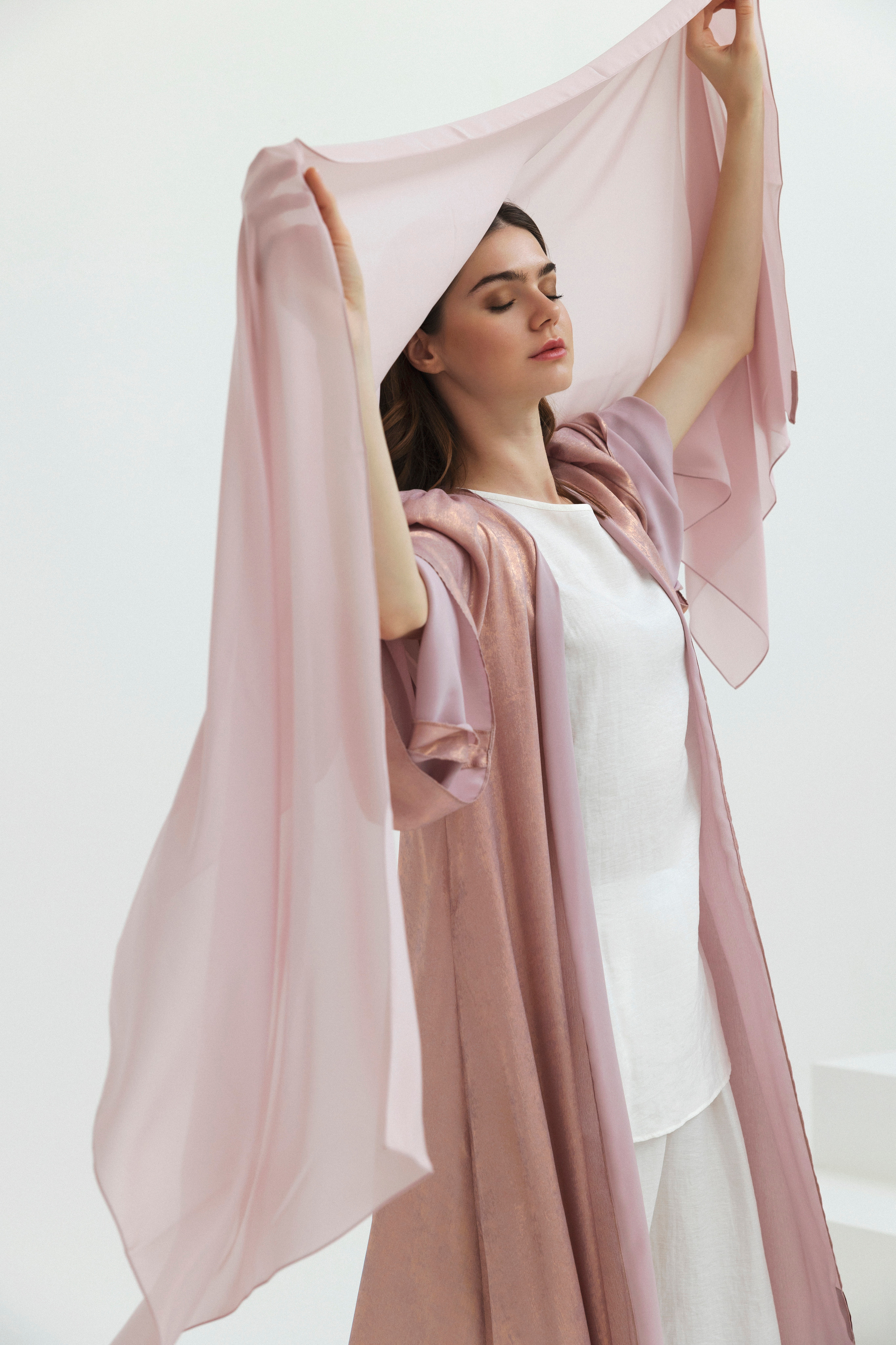 Abaya. Female Photographer in Dubai