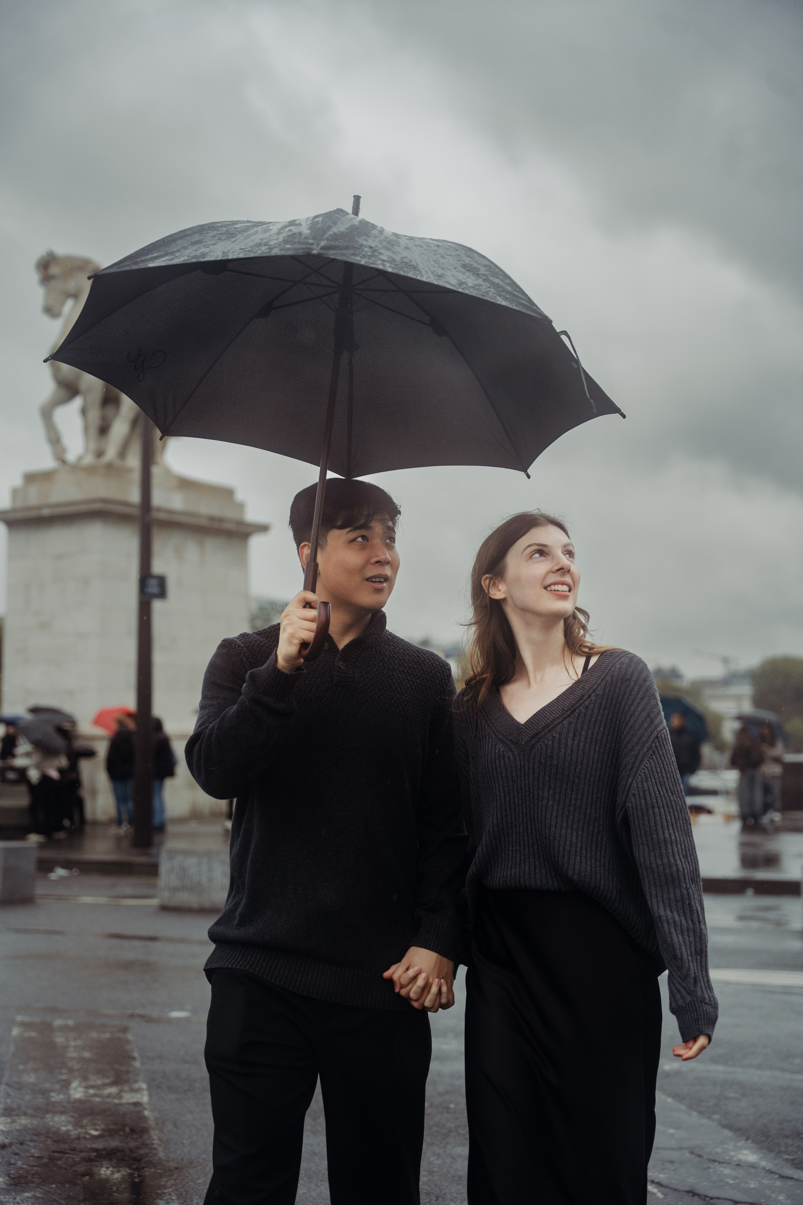 Margaret & Max in Rainy Paris. Фотограф в Париже Полина Осипова