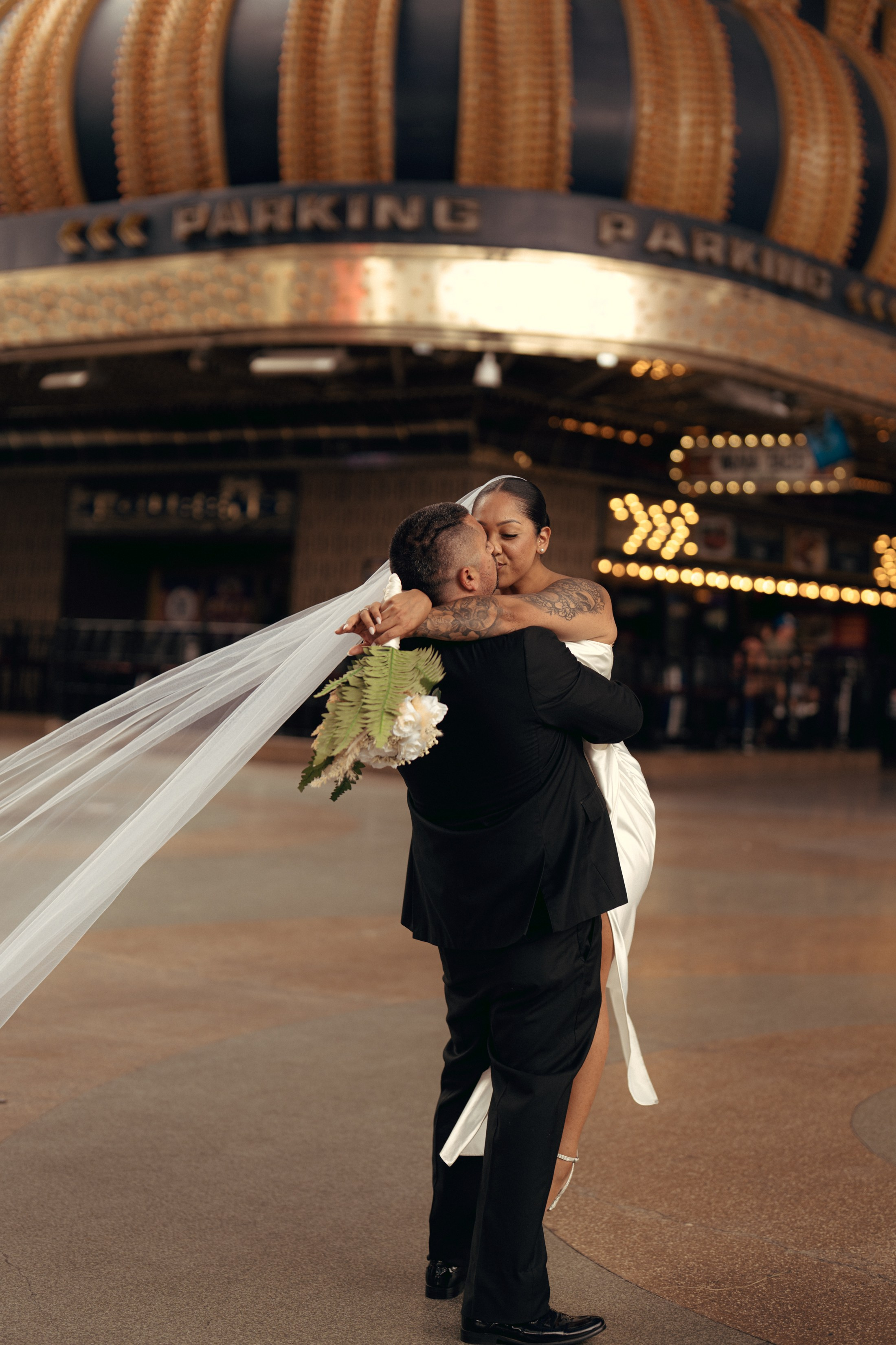 Noelani&Alex. Wedding & elopement photographer Viktoriya Kravtsov. Las Vegas