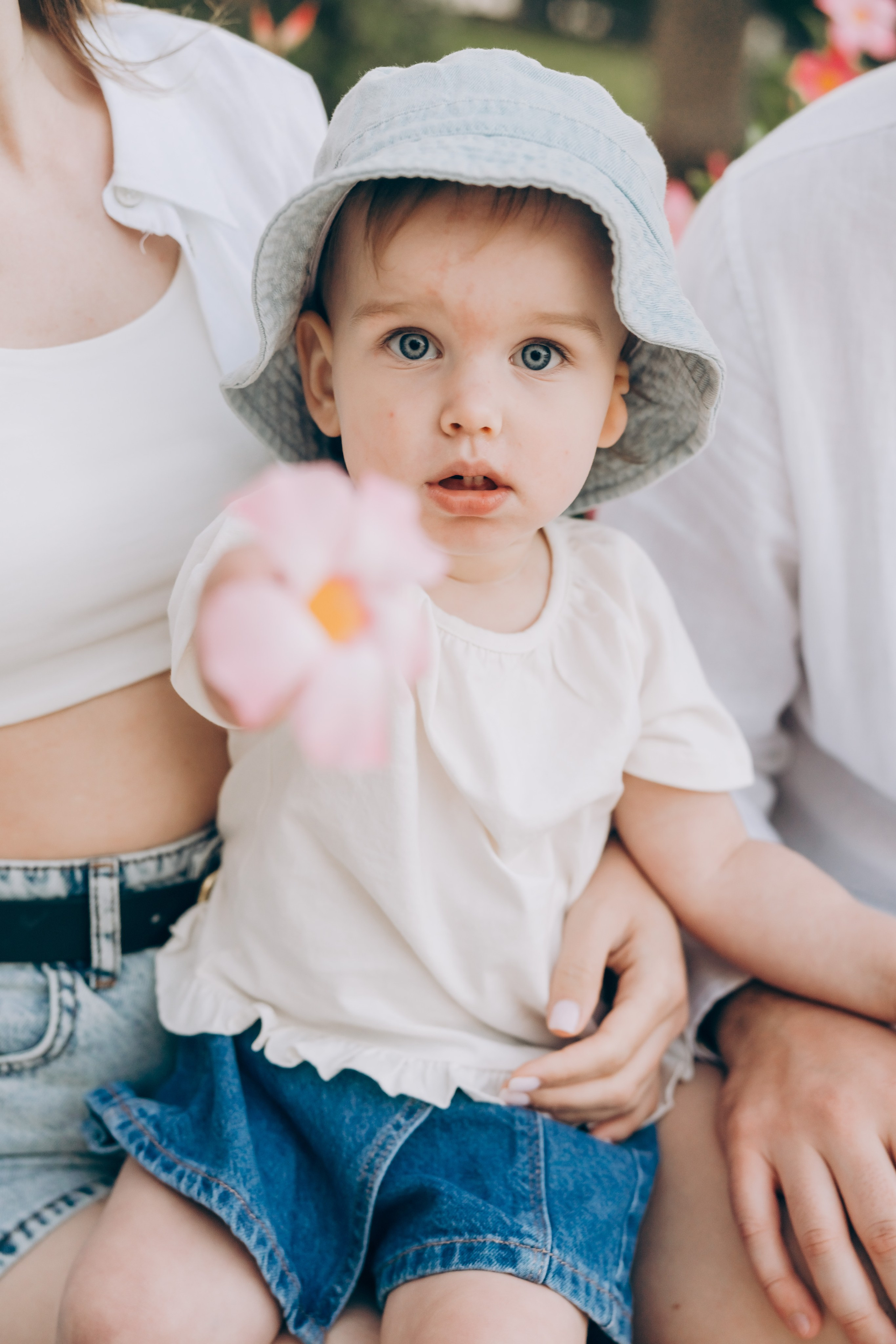 Sophisticated Tanya with her daughter and husband. Фотограф у Пальма де Майорка