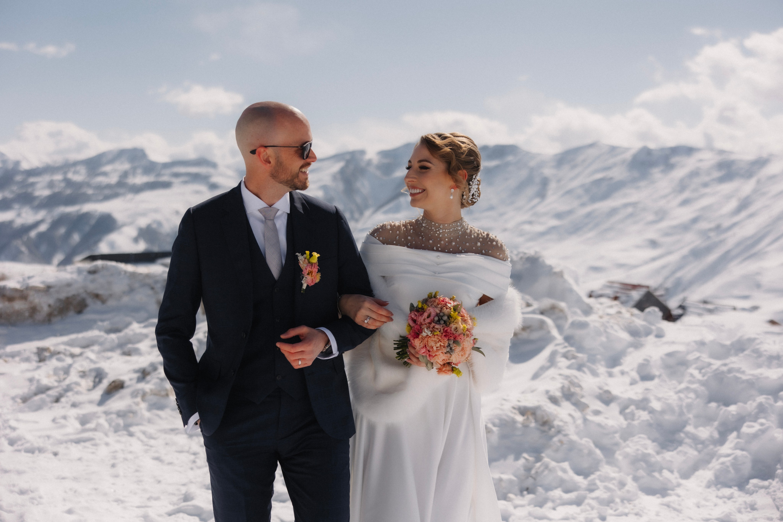 Love in winter mountains. Wedding photographer in Tbilisi Ioseb Mamniashvili