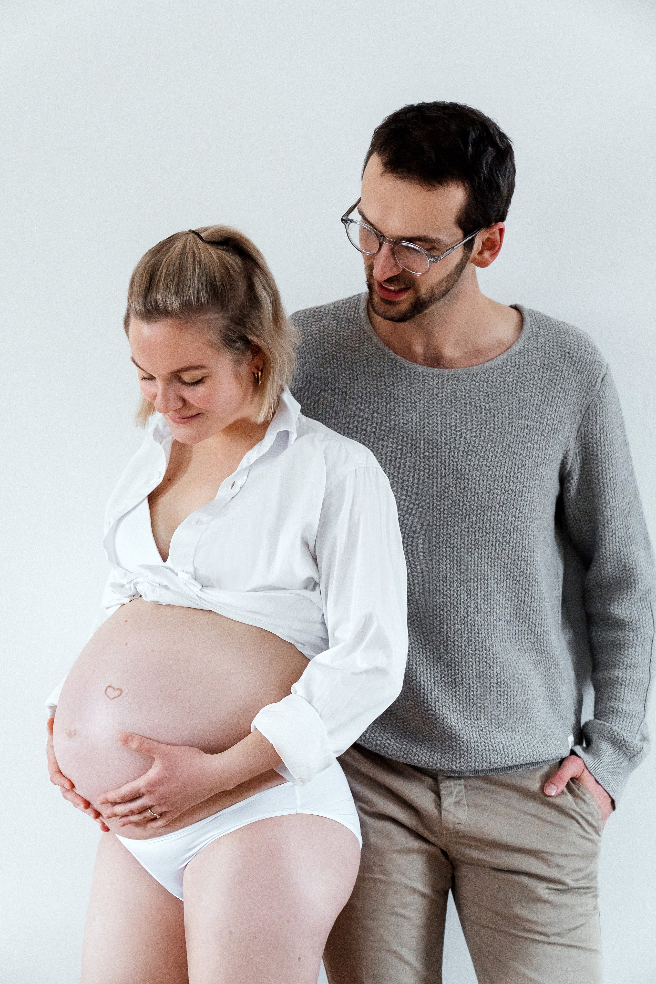 Baby Bauch. Hallo, ich bin Nadya - Fotografin aus Linz, Oberösterreich