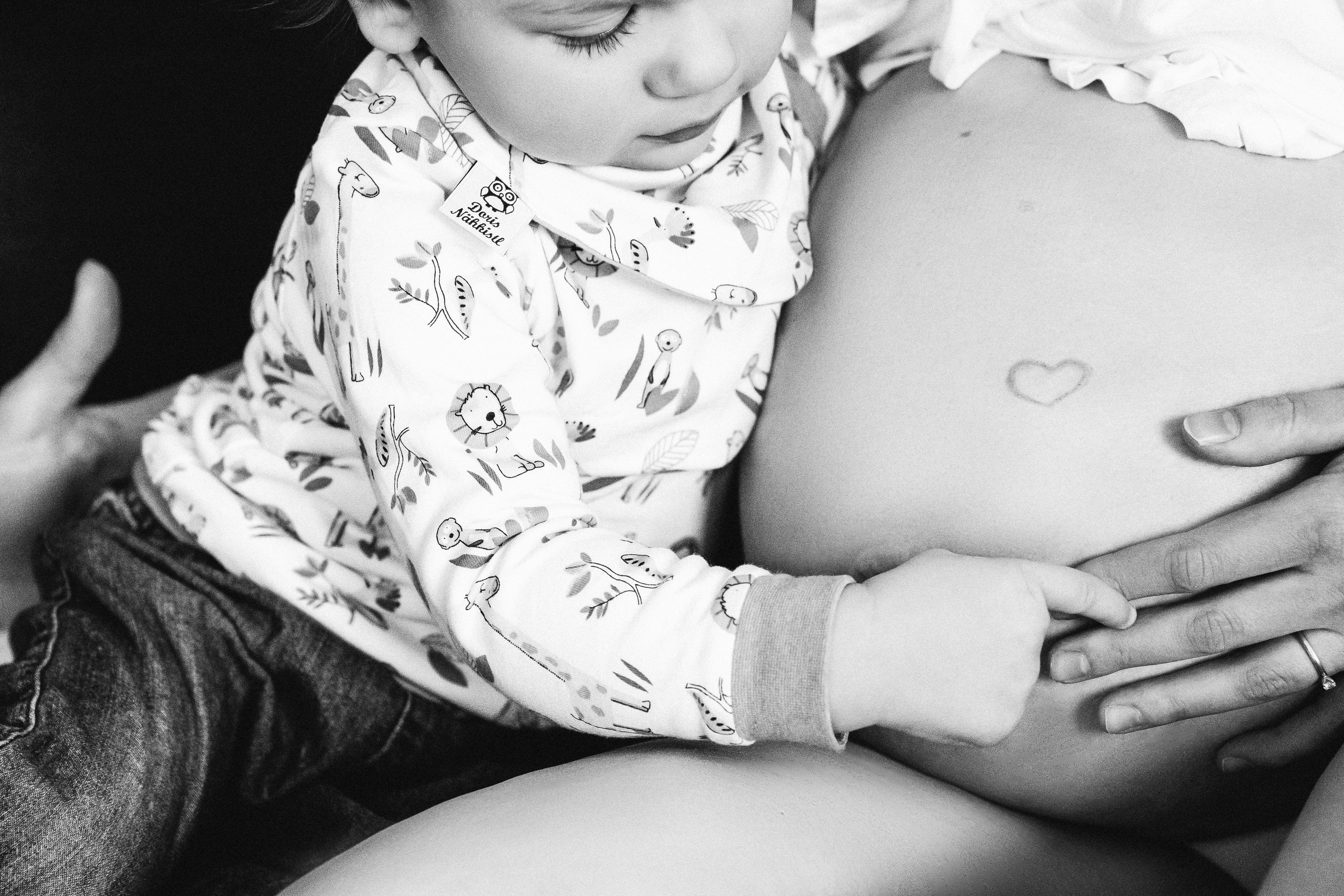 Baby Bauch. Hallo, ich bin Nadya - Fotografin aus Linz, Oberösterreich