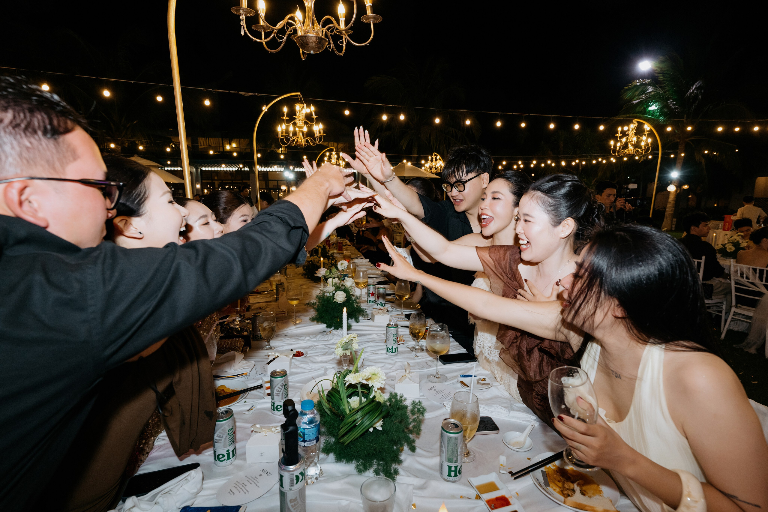 DIEU & THINH/Destination Wedding. Nhiếp ảnh gia đám cưới hàng đầu tại Thành Phố Hồ Chí Minh