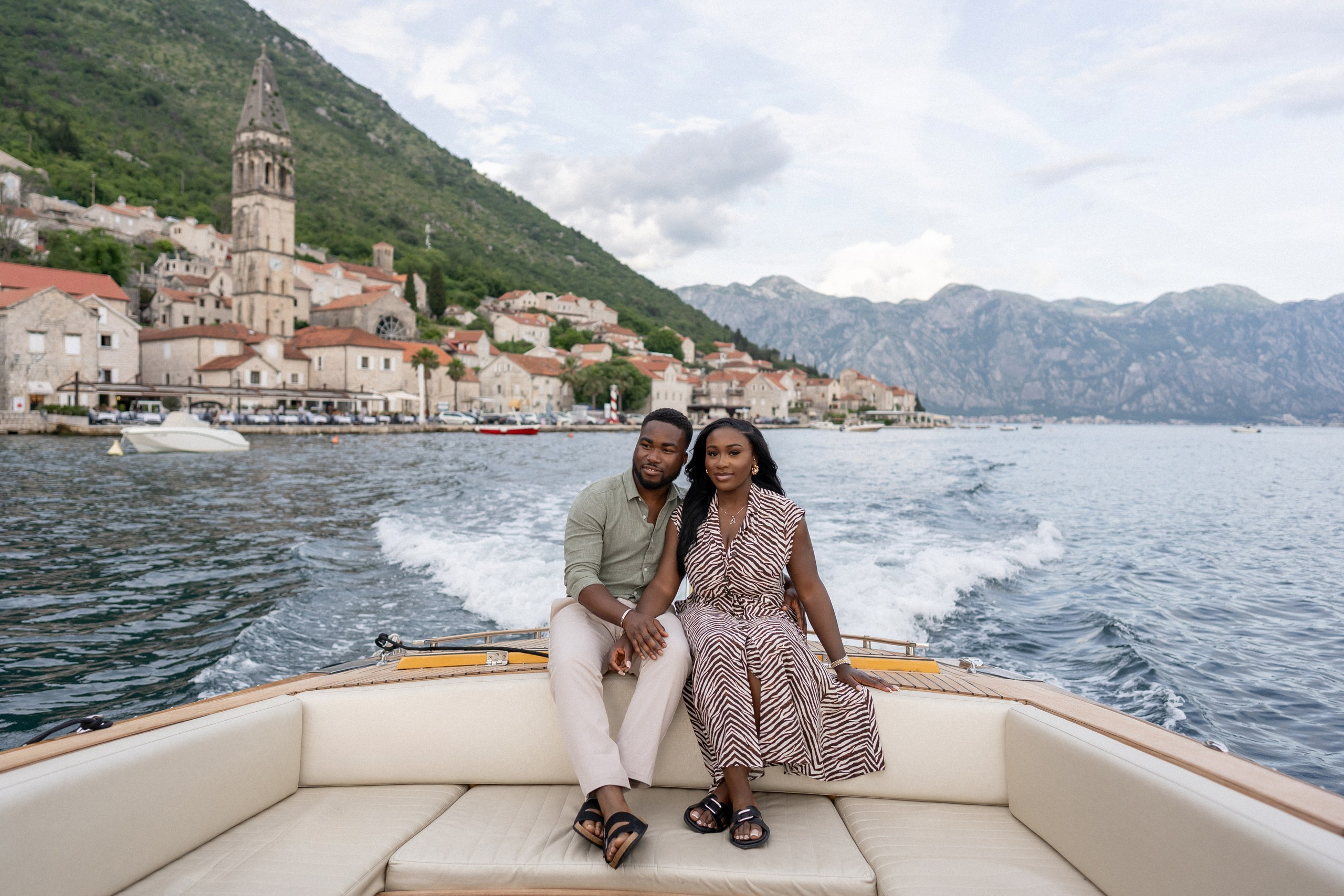 Love story in Perast with boat tour. Fotograf i snimatelj za venčanja u Crnoj Gori | Maria & Vasilii