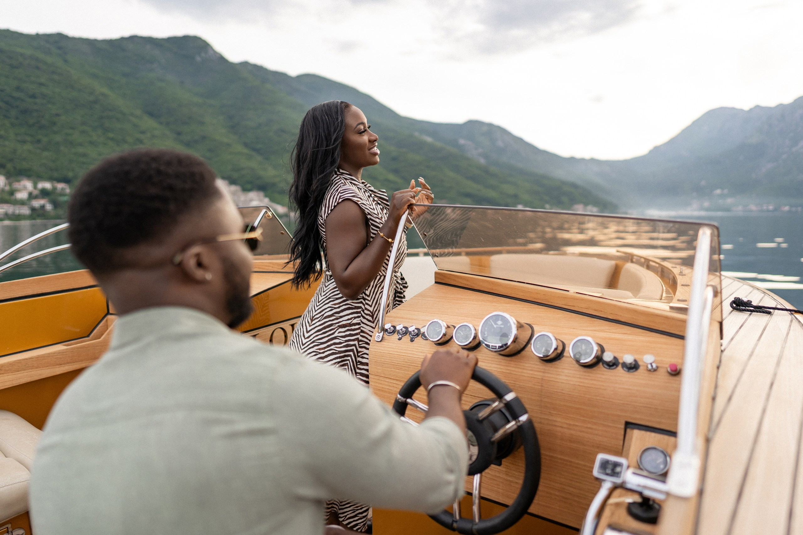Love story in Perast with boat tour. Fotograf i snimatelj za venčanja u Crnoj Gori | Maria & Vasilii