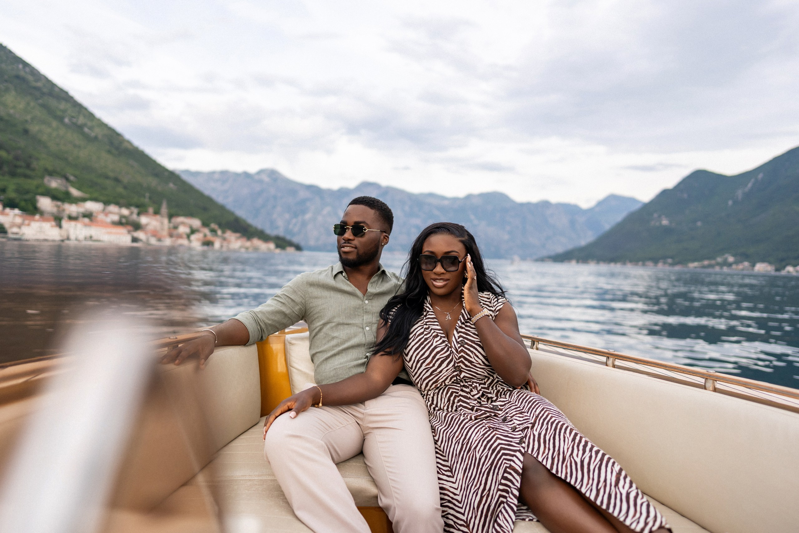 Love story in Perast with boat tour. Fotograf i snimatelj za venčanja u Crnoj Gori | Maria & Vasilii
