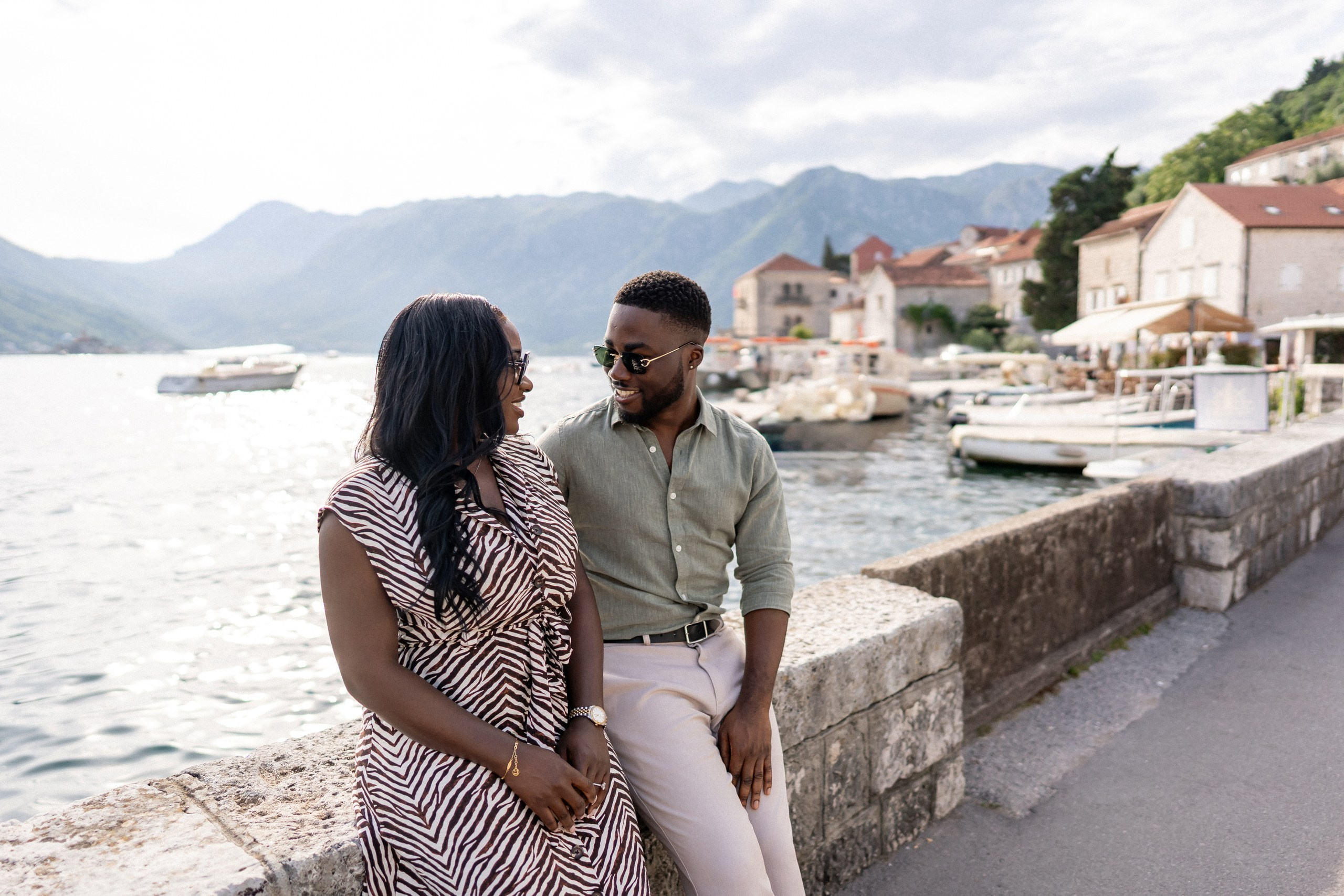 Love story in Perast with boat tour. Fotograf i snimatelj za venčanja u Crnoj Gori | Maria & Vasilii