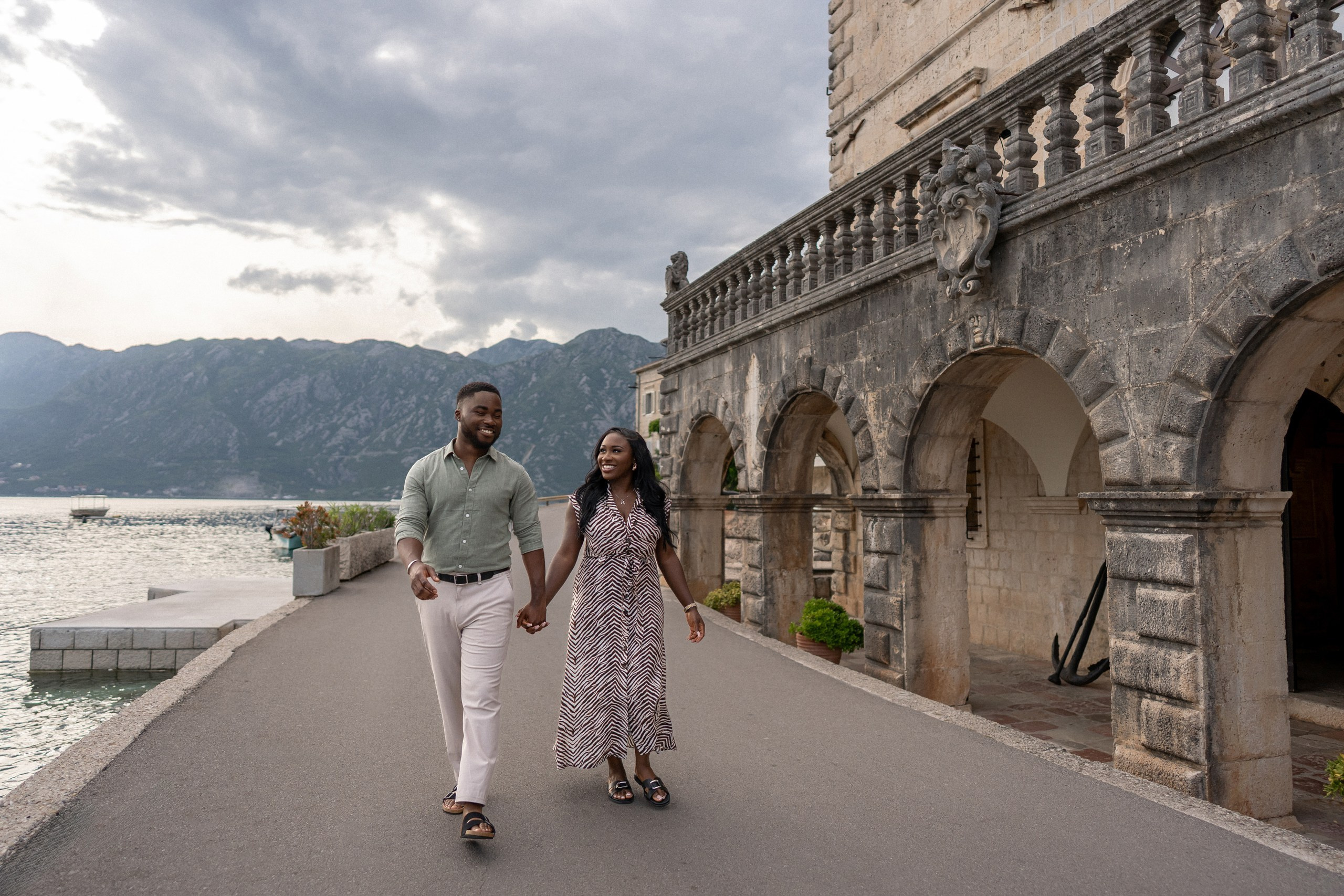 Love story in Perast with boat tour. Fotograf i snimatelj za venčanja u Crnoj Gori | Maria & Vasilii