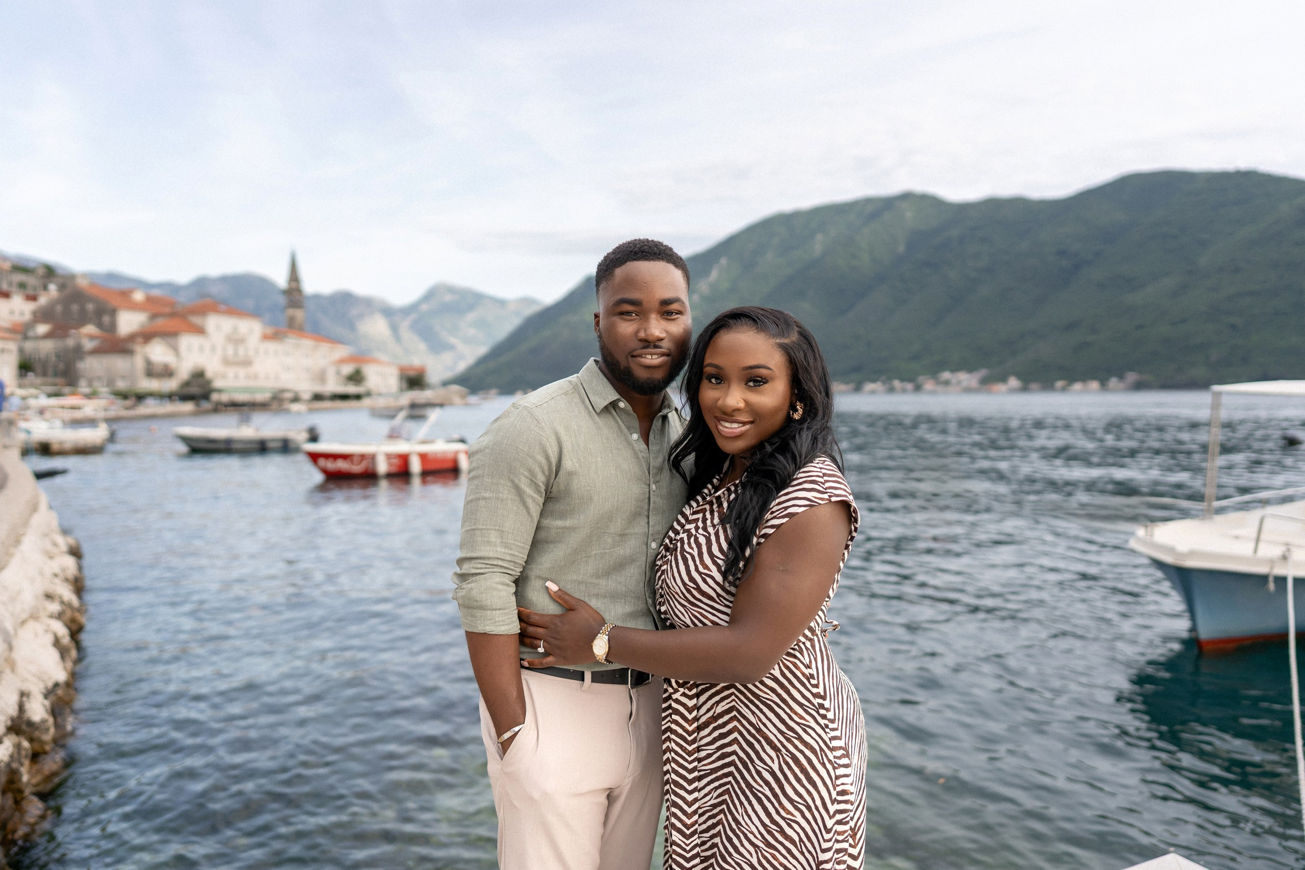 Love story in Perast with boat tour. Fotograf i snimatelj za venčanja u Crnoj Gori | Maria & Vasilii