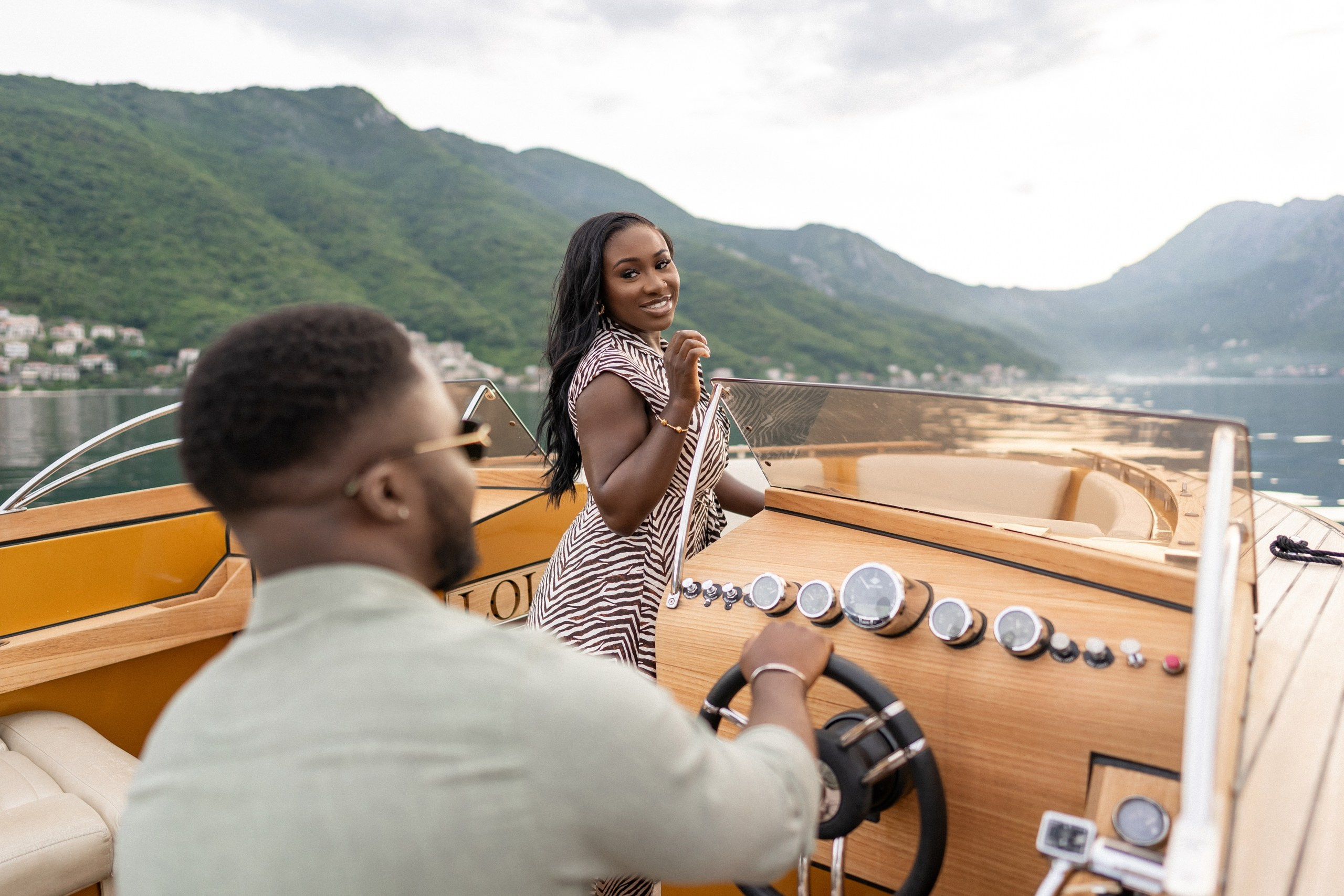 Love story in Perast with boat tour. Fotograf i snimatelj za venčanja u Crnoj Gori | Maria & Vasilii