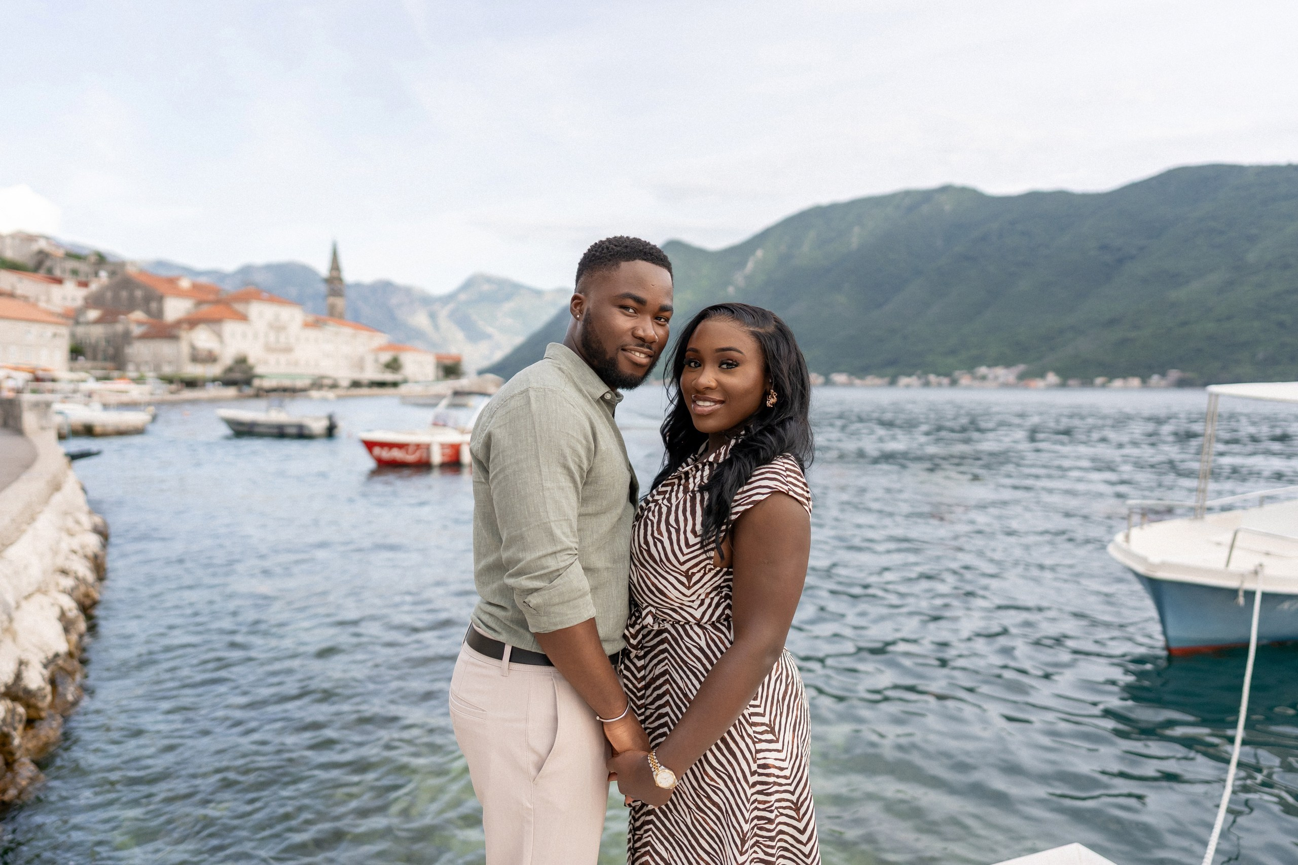 Love story in Perast with boat tour. Fotograf i snimatelj za venčanja u Crnoj Gori | Maria & Vasilii