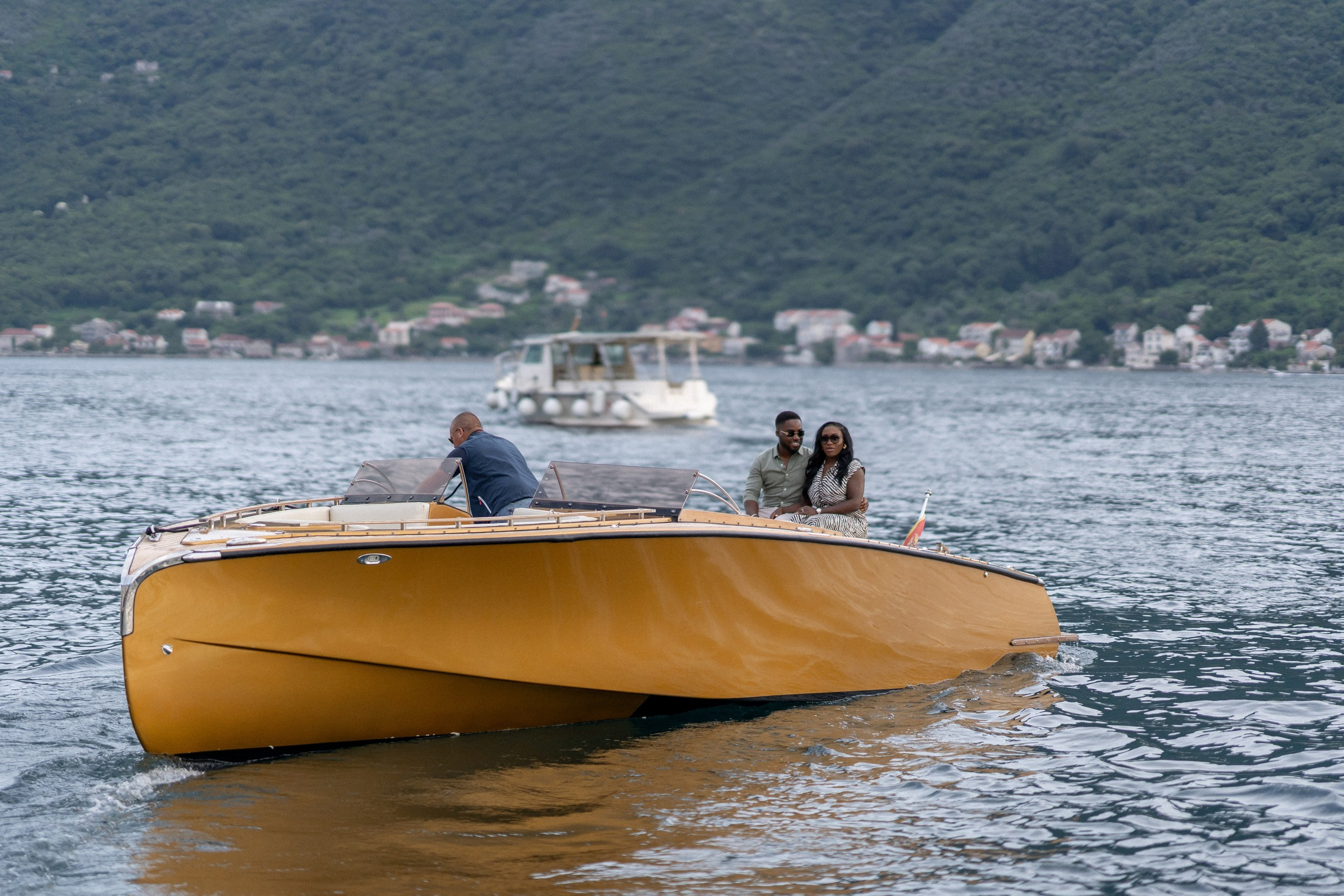 Love story in Perast with boat tour. Fotograf i snimatelj za venčanja u Crnoj Gori | Maria & Vasilii