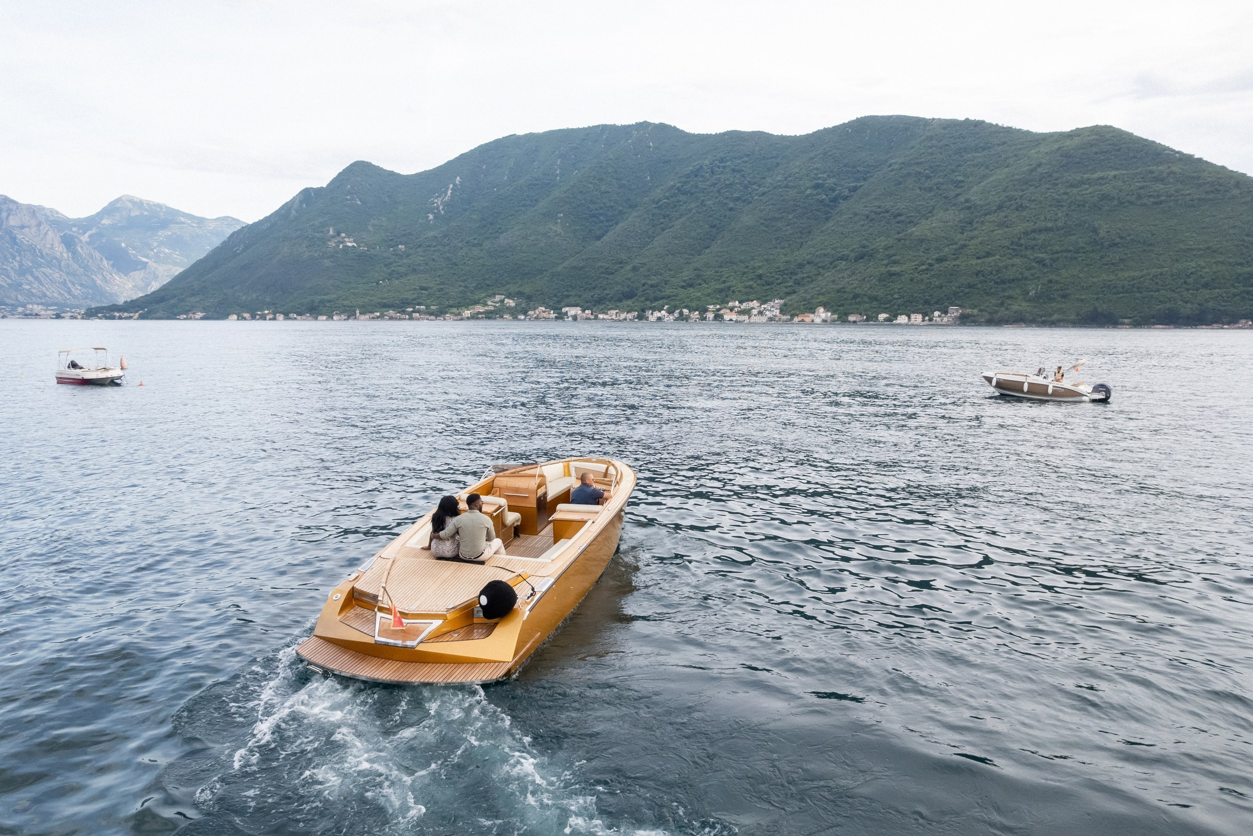 Love story in Perast with boat tour. Fotograf i snimatelj za venčanja u Crnoj Gori | Maria & Vasilii