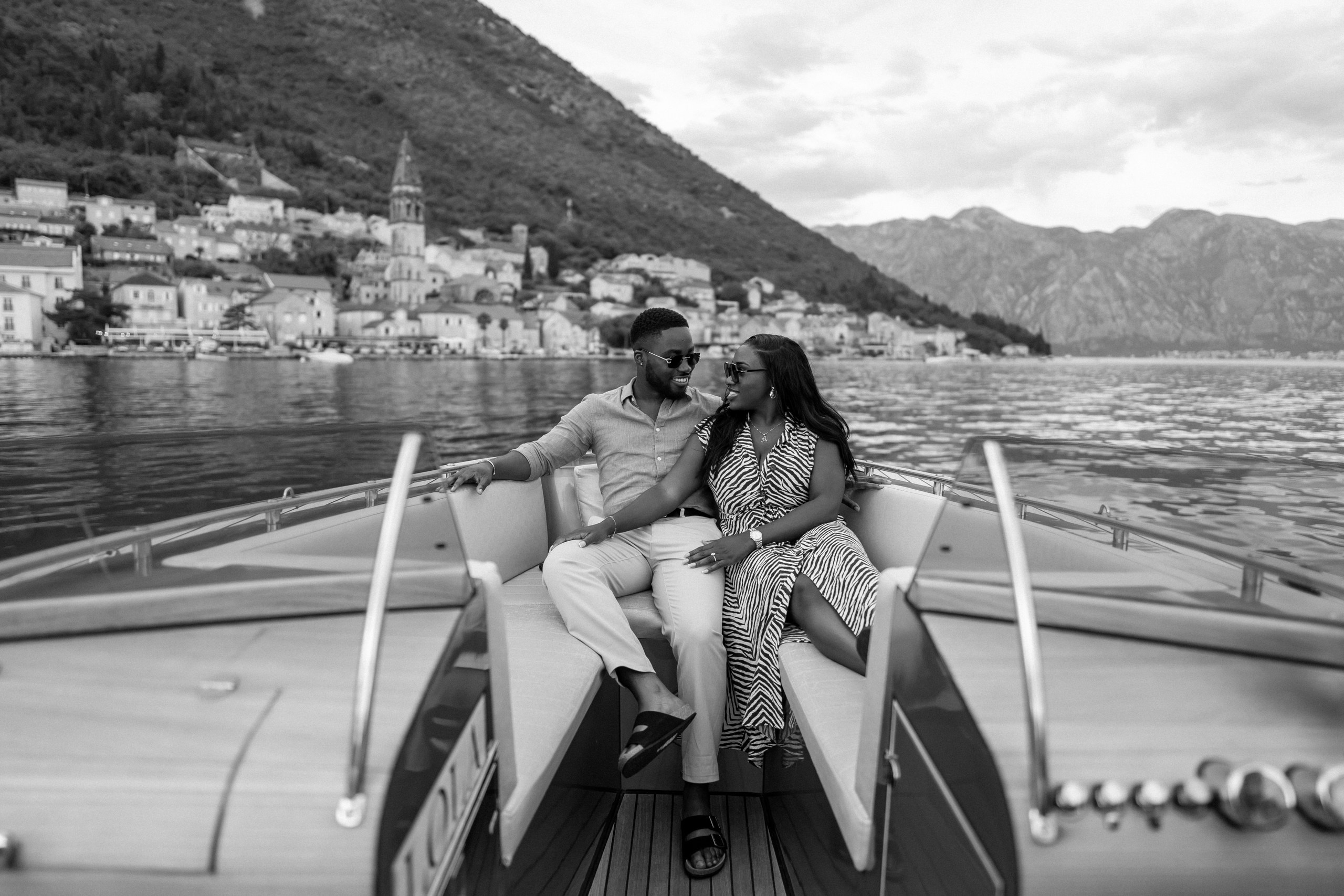 Love story in Perast with boat tour. Fotograf i snimatelj za venčanja u Crnoj Gori | Maria & Vasilii